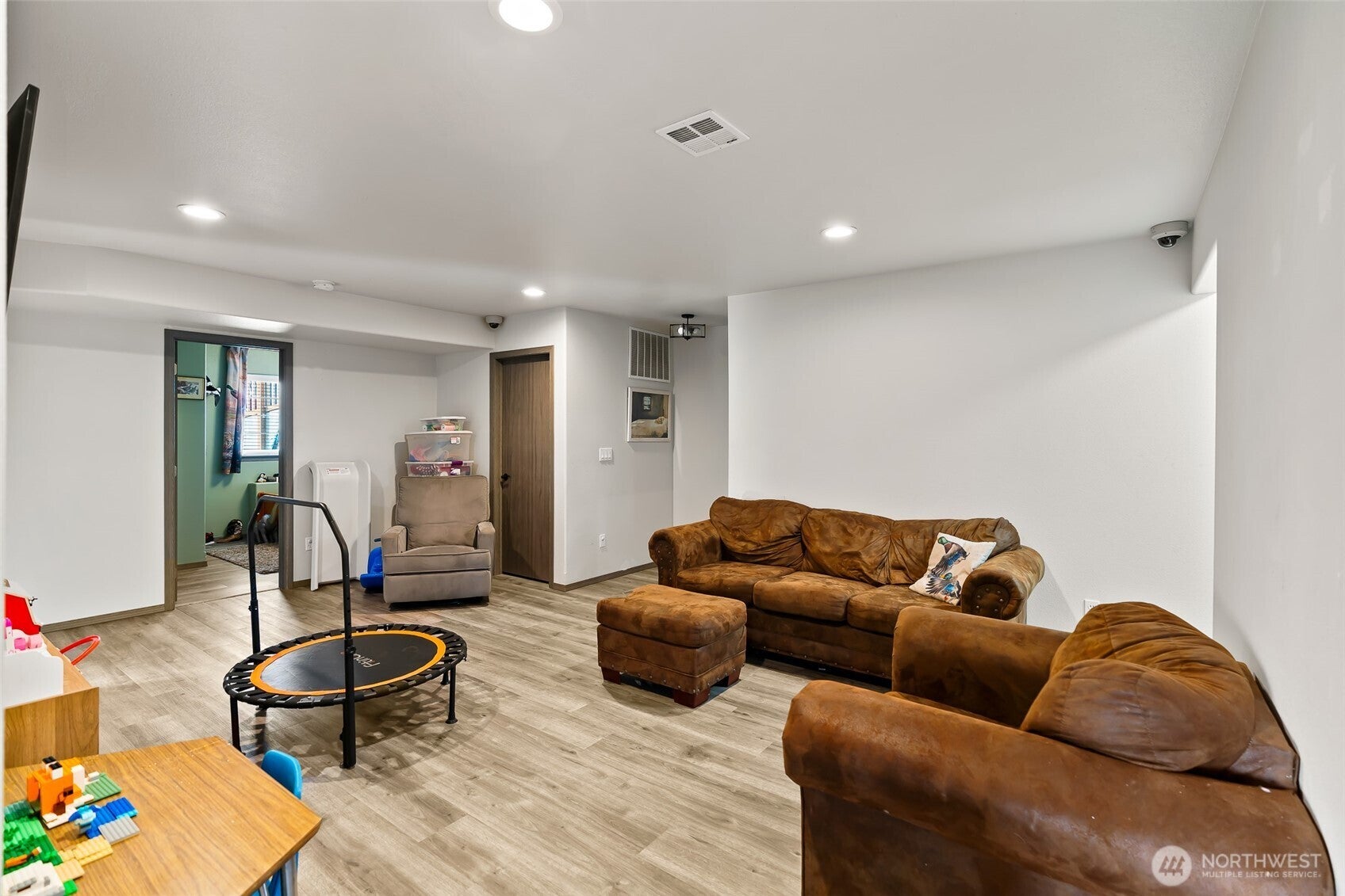 Ellensburg, Washington, 98926, United States, 6 Bedrooms Bedrooms, ,2 BathroomsBathrooms,Residential,For Sale,1992085