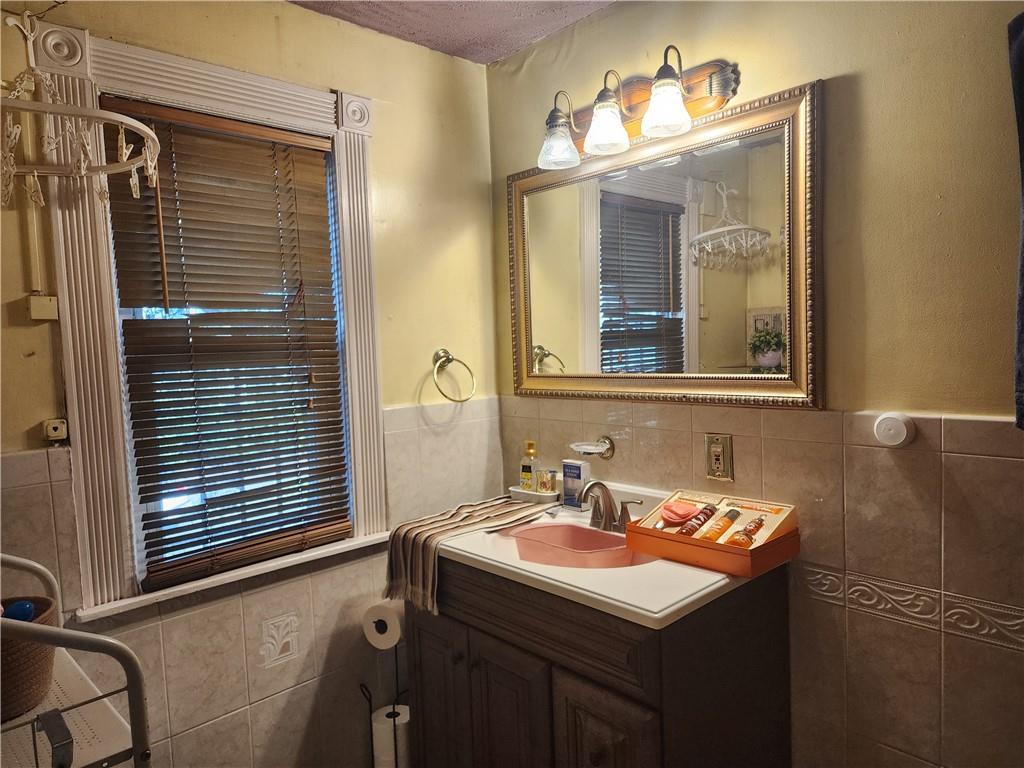 Providence, Rhode Island, 02907, United States, 7 Bedrooms Bedrooms, ,2 BathroomsBathrooms,Residential,For Sale,1924217