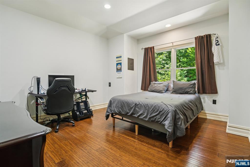 Oakland, New Jersey, 07436, United States, 5 Bedrooms Bedrooms, ,5 BathroomsBathrooms,Residential,For Sale,1907323