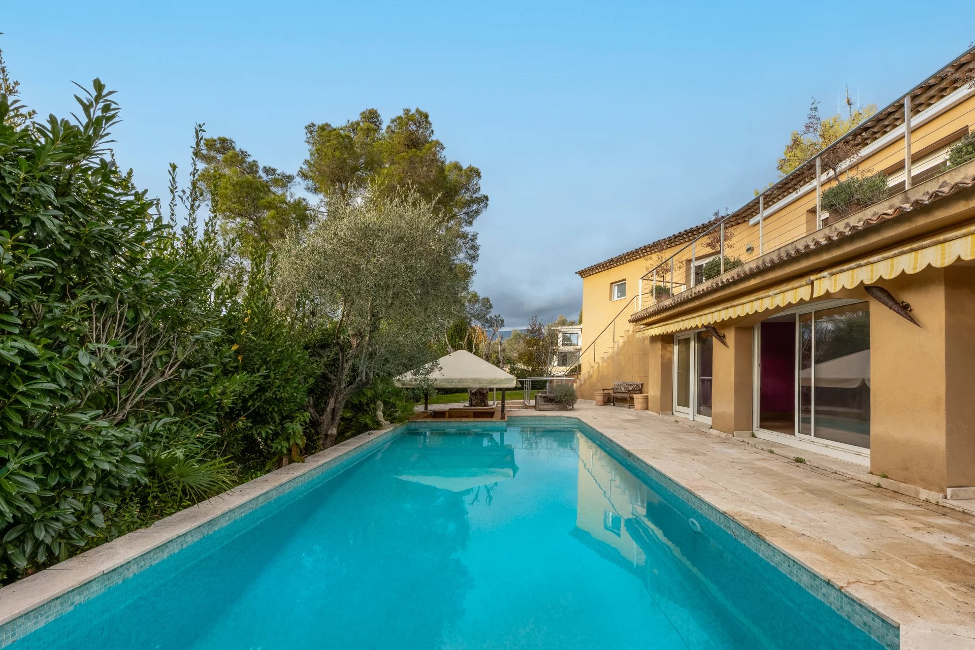 Roquefort-les-Pins, Provence-Alpes-Côte d’Azur, 06330, FR, 5 Bedrooms Bedrooms, ,4 BathroomsBathrooms,Residential,For Sale,1999073