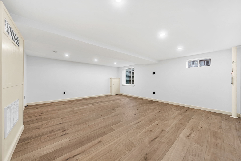 Wellesley, Massachusetts, 02481, United States, 5 Bedrooms Bedrooms, ,5 BathroomsBathrooms,Residential,For Sale,2001745