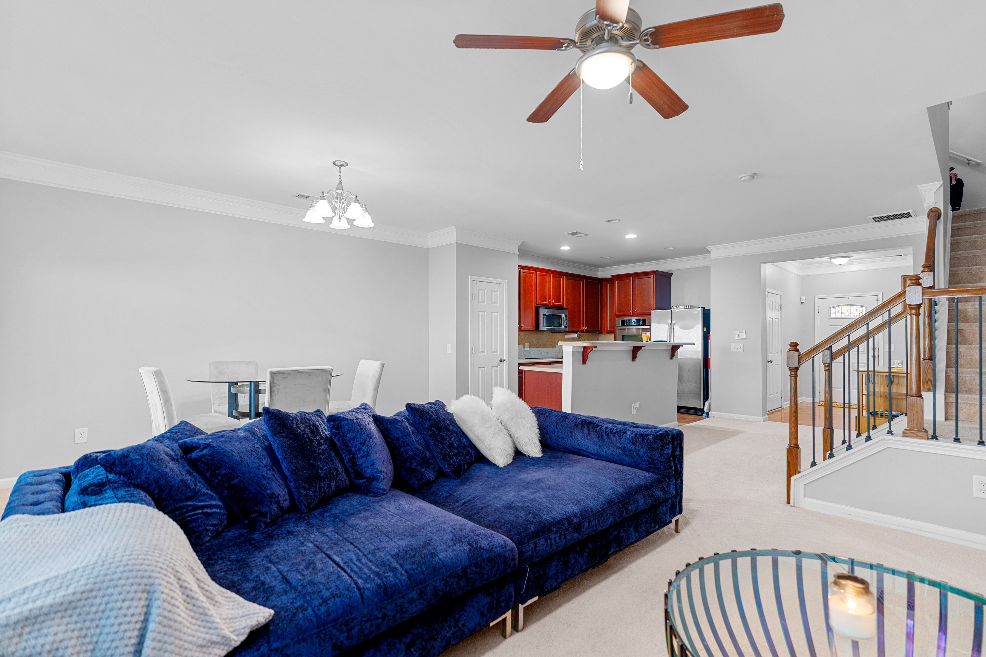 Stylish, Spacious and Ideally Located Townhome - 物件實景