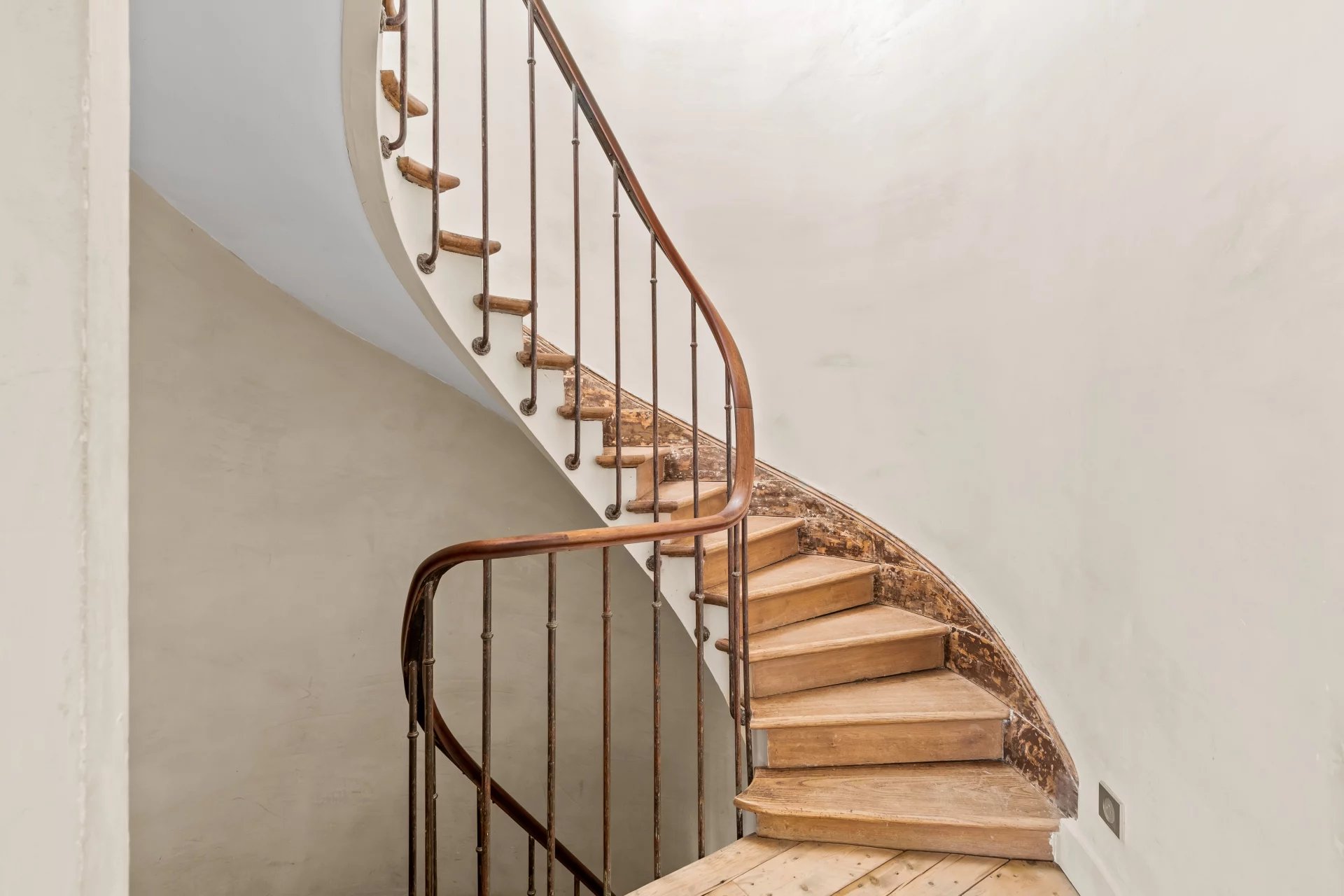 Le Vésinet, Île-de-France, 78110, FR, 3 Bedrooms Bedrooms, ,5 BathroomsBathrooms,Residential,For Sale,1994854