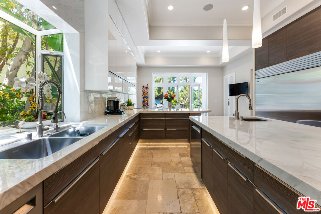 Los Angeles, California, 90077, United States, 5 Bedrooms Bedrooms, ,7 BathroomsBathrooms,Residential,For Sale,1686494