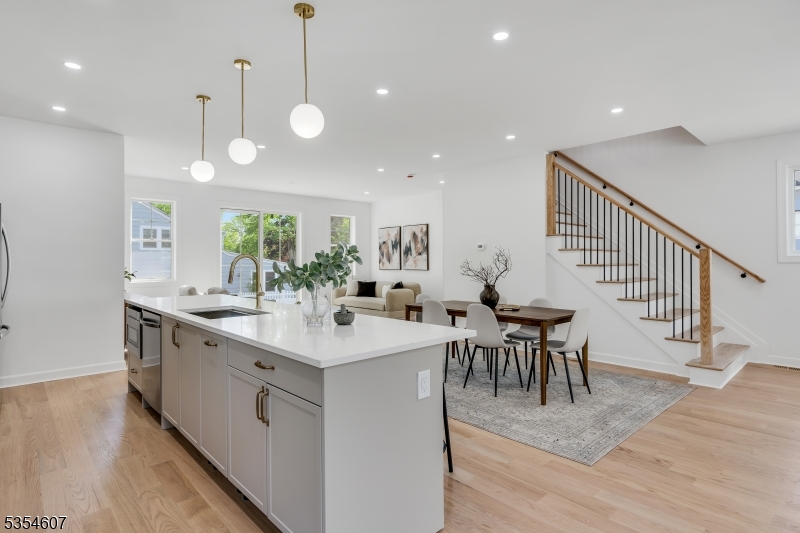Chatham Boro, New Jersey, 07928, United States, 5 Bedrooms Bedrooms, ,5 BathroomsBathrooms,Residential,For Sale,1805398