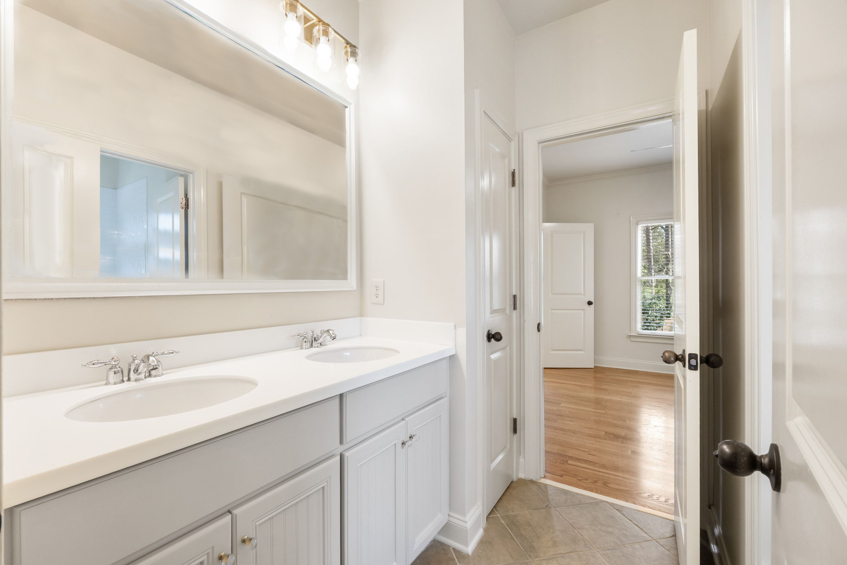  Move-in Ready Home Offers Exceptional Space, Comfort, and Craftsmanship - 物件實景