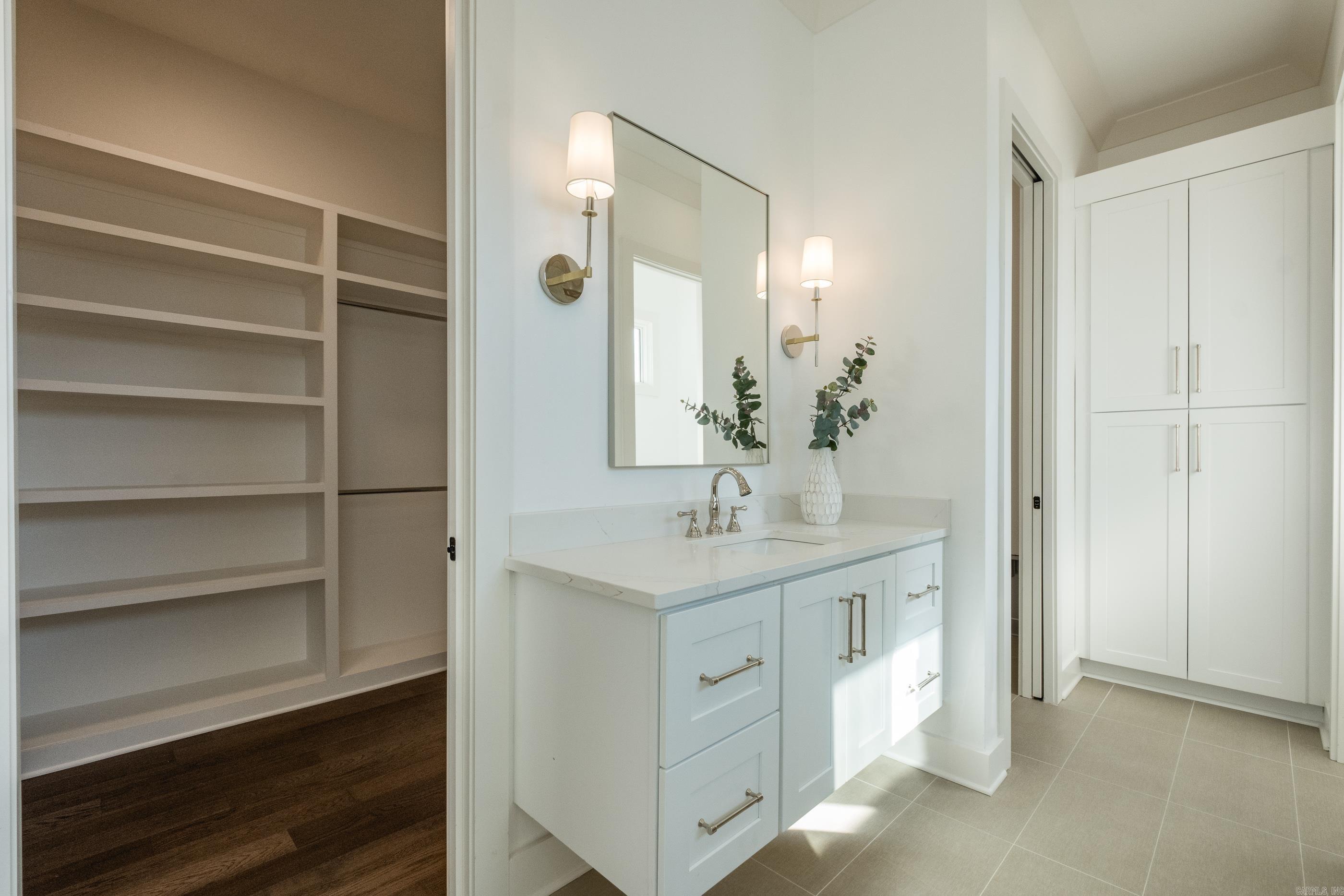 Little Rock, Arkansas, 72207, United States, 4 Bedrooms Bedrooms, ,4 BathroomsBathrooms,Residential,For Sale,1987623