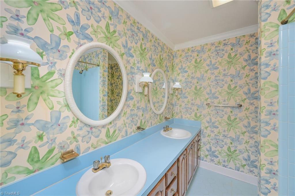 Winston-Salem, North Carolina, 27106, United States, 4 Bedrooms Bedrooms, ,3 BathroomsBathrooms,Residential,For Sale,1970256