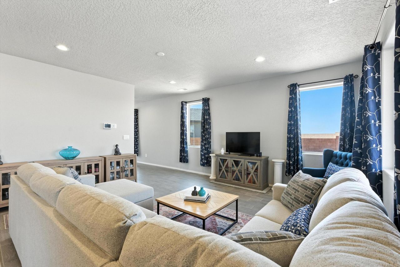 Rio Rancho, New Mexico, 87124, United States, 4 Bedrooms Bedrooms, ,3 BathroomsBathrooms,Residential,For Sale,1868349