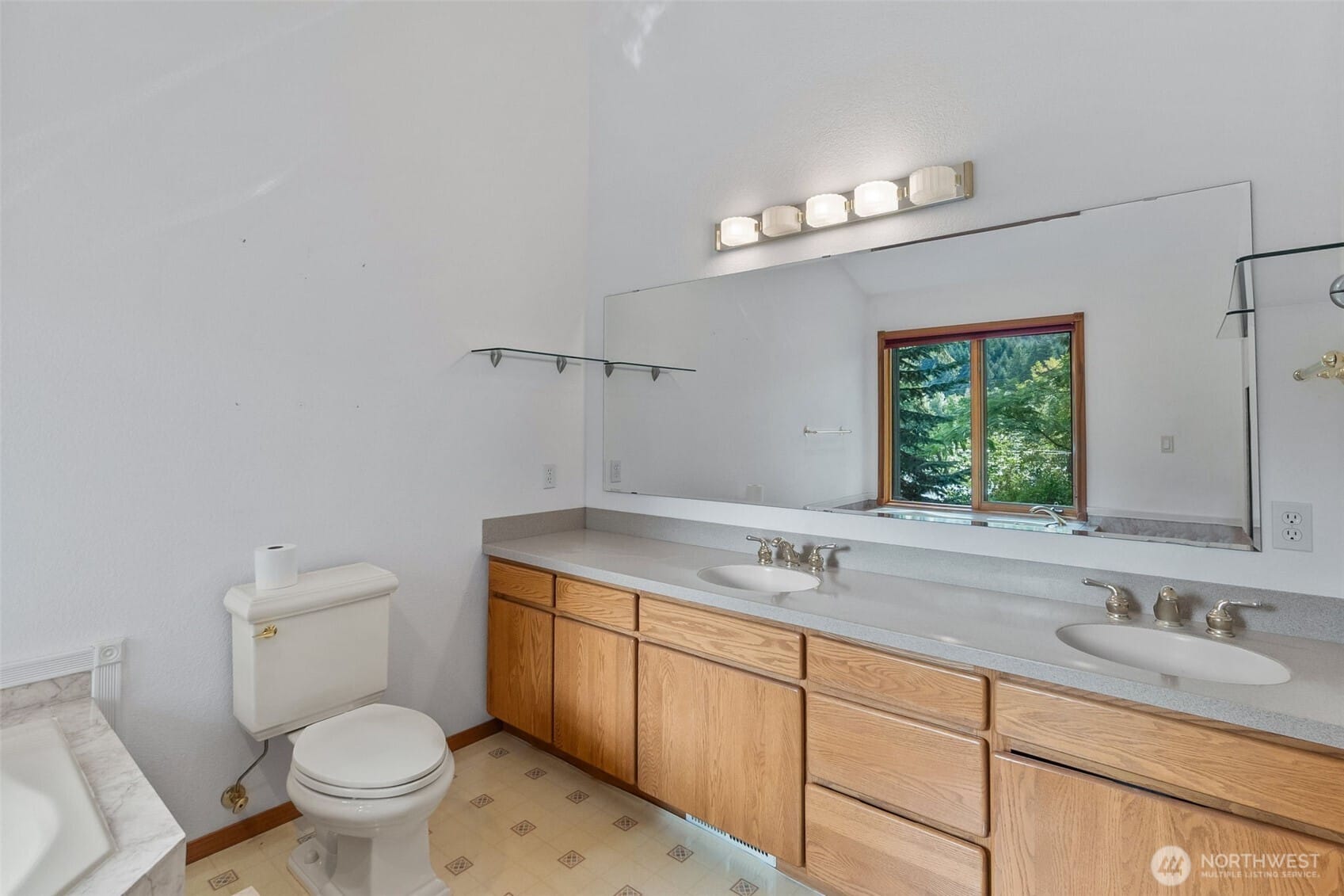 Tenino, Washington, 98589, United States, 3 Bedrooms Bedrooms, ,Residential,For Sale,1912104