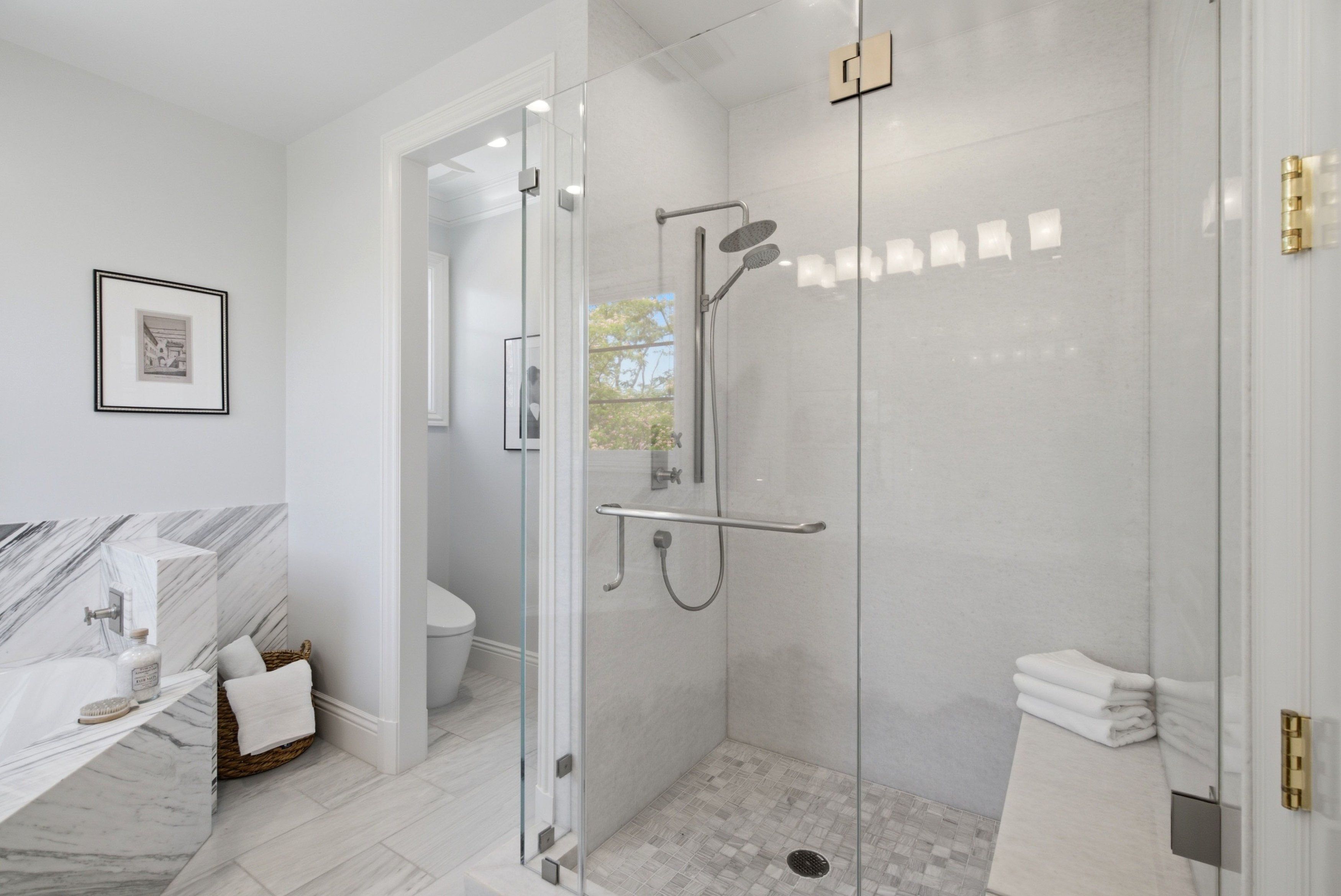  Beautifully Remodeled with Designer Finishes - 物件實景