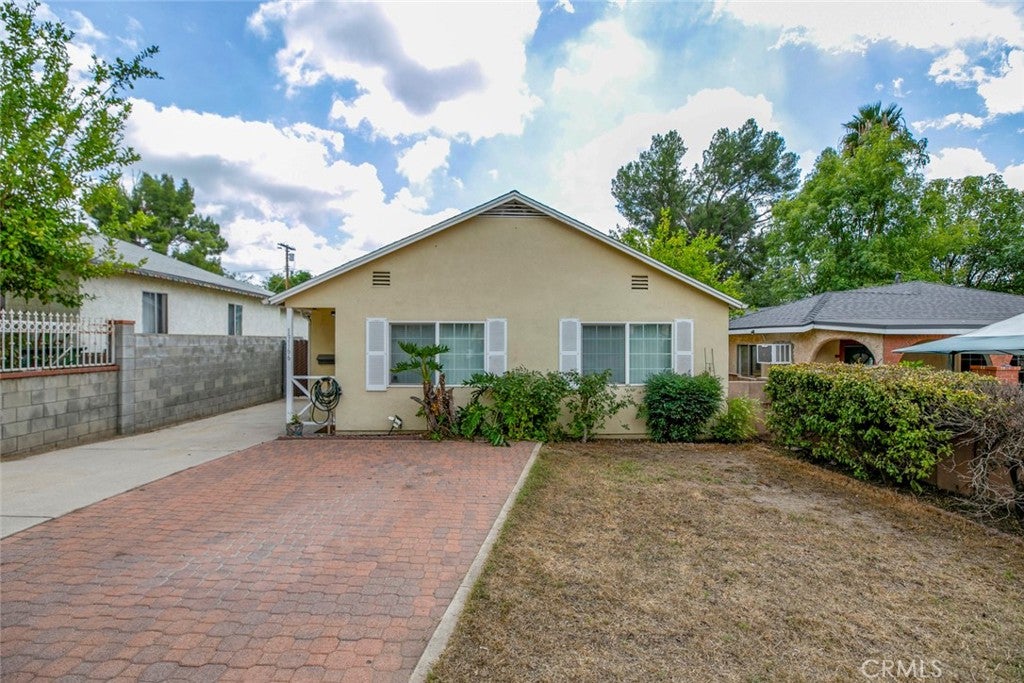 Sylmar, California, 91342, United States, 2 Bedrooms Bedrooms, ,1 BathroomBathrooms,Residential,For Sale,1960749