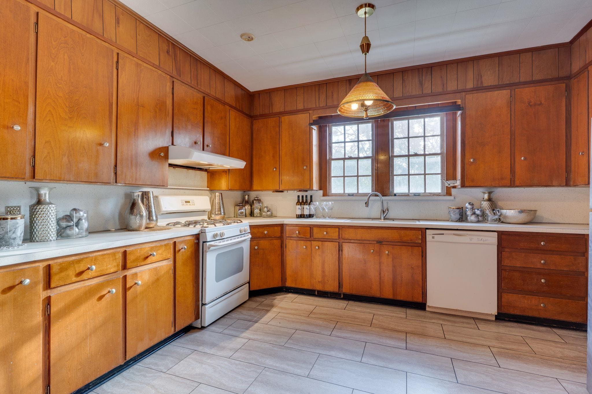 Tallahassee, Florida, 32301, United States, 4 Bedrooms Bedrooms, ,2 BathroomsBathrooms,Residential,For Sale,1971619