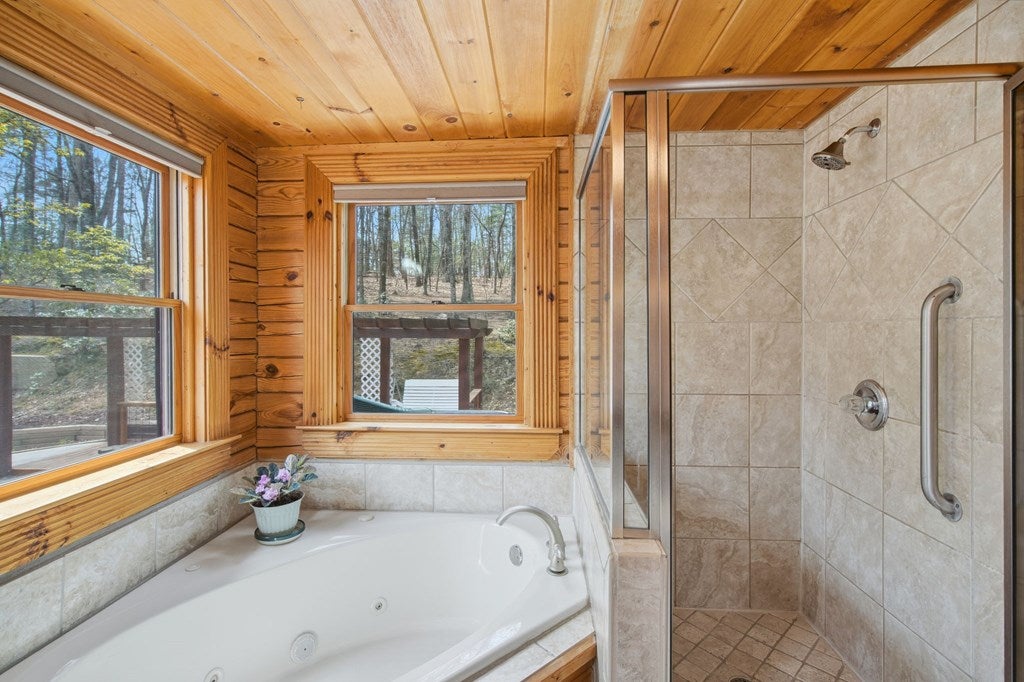Ellijay, Georgia, 30536, United States, 2 Bedrooms Bedrooms, ,3 BathroomsBathrooms,Residential,For Sale,2034999