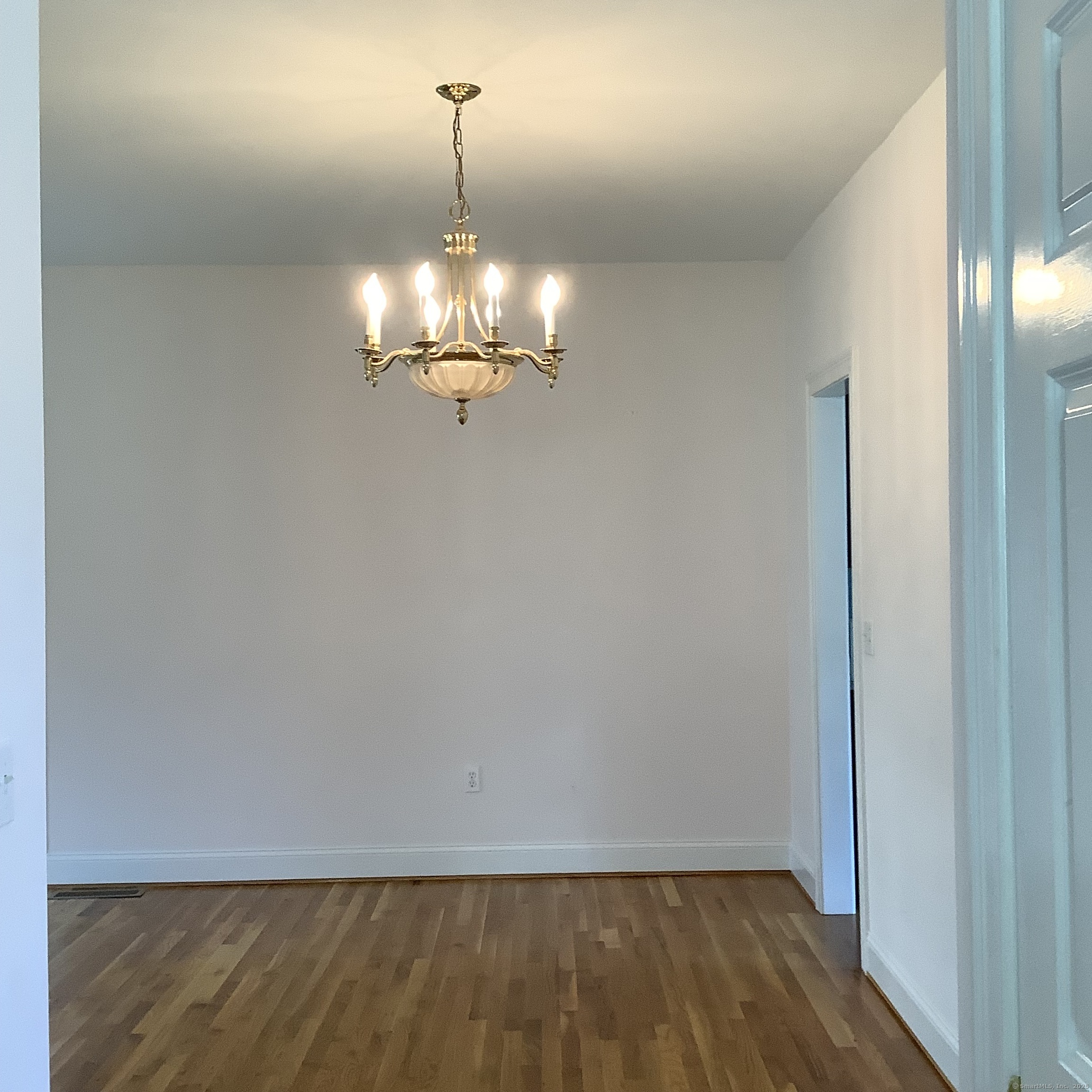 Cromwell, Connecticut, 06416, United States, 2 Bedrooms Bedrooms, ,2 BathroomsBathrooms,Residential,For Sale,1987108