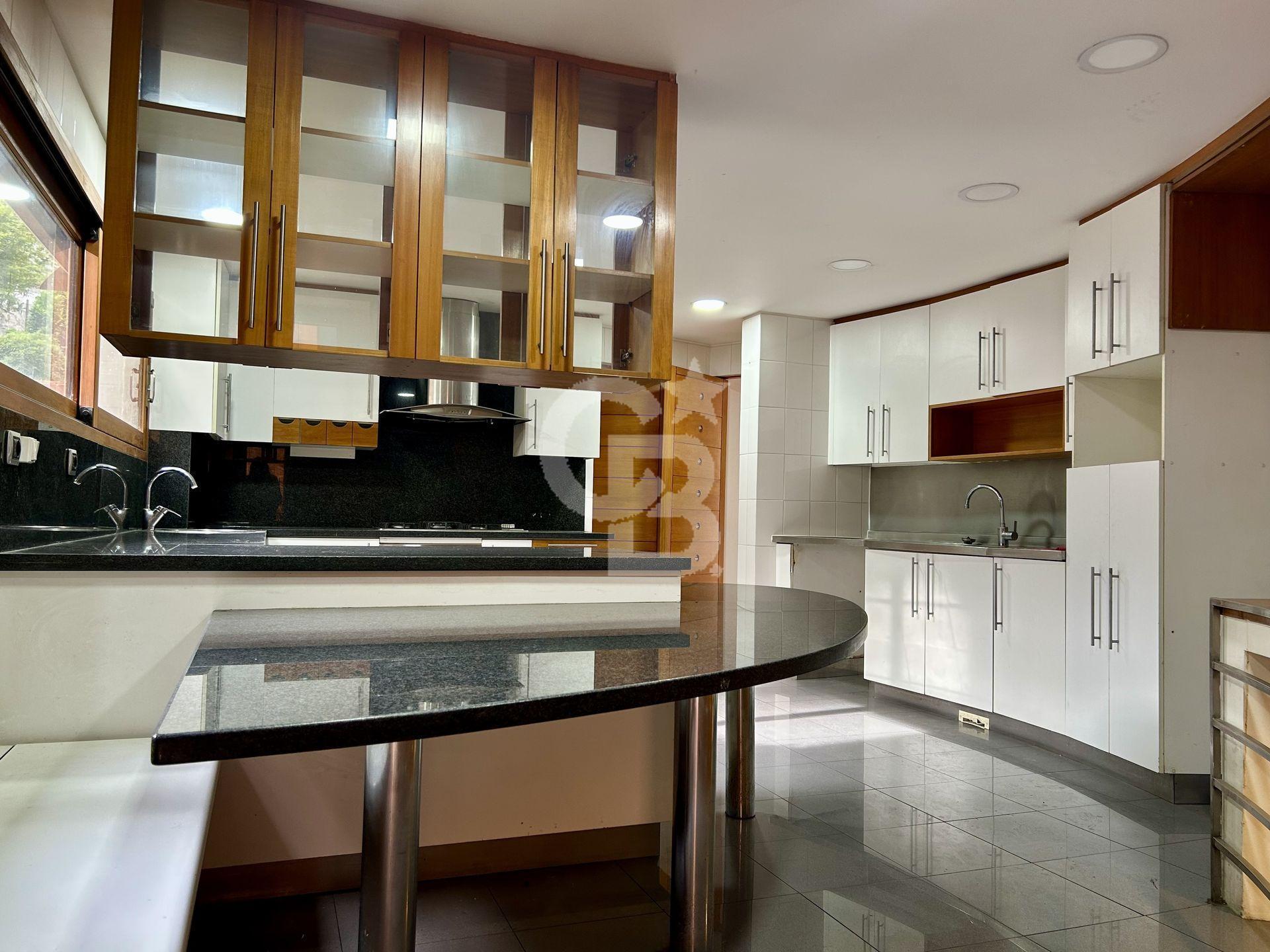 Vitacura, Chile, 5 Bedrooms Bedrooms, ,5 BathroomsBathrooms,Residential,For Sale,1969115