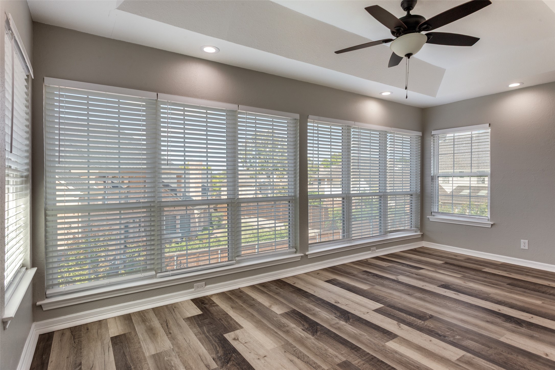 Arlington, Texas, 76013, United States, 4 Bedrooms Bedrooms, ,5 BathroomsBathrooms,Residential,For Sale,1967693