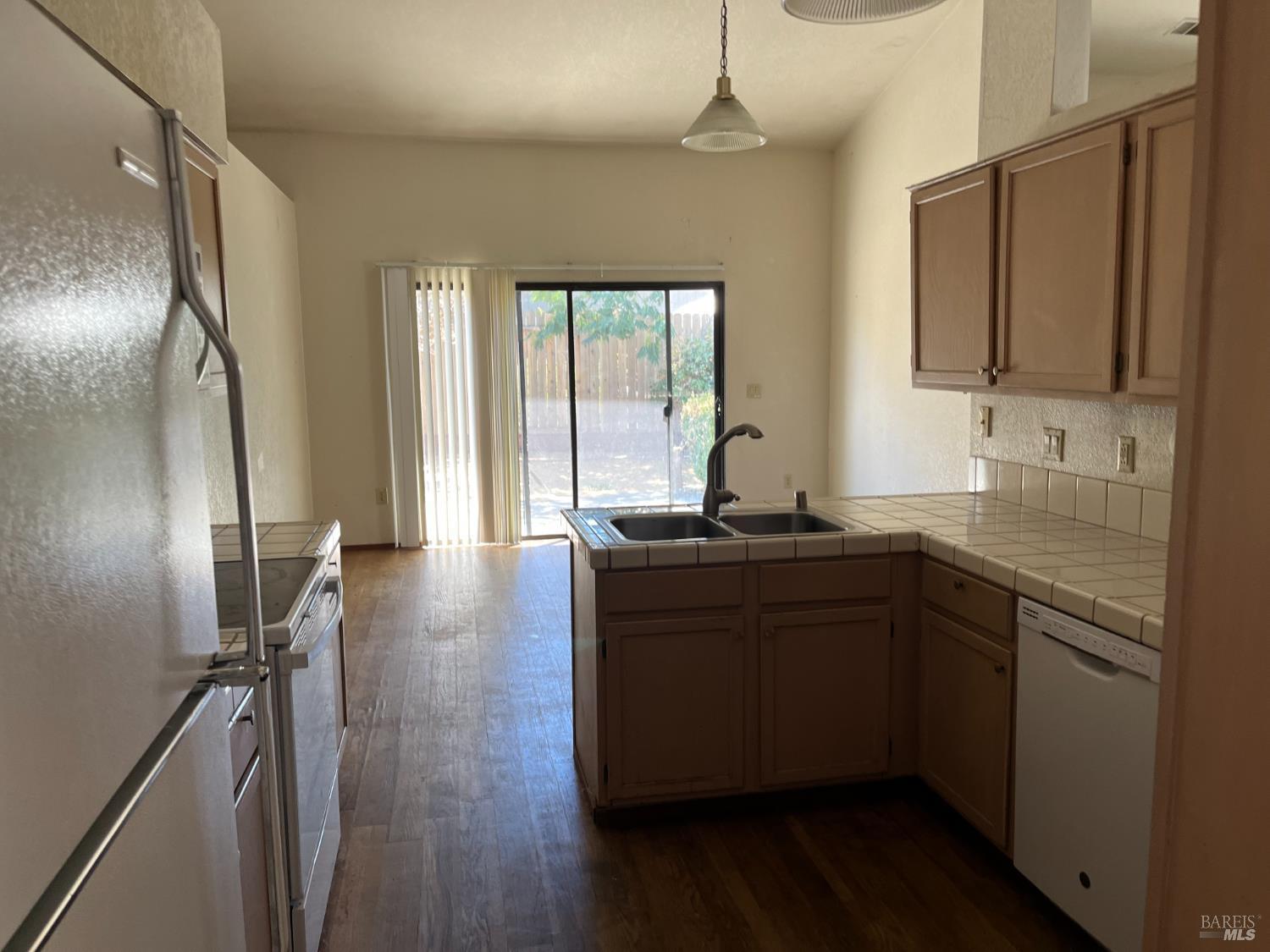 Vacaville, California, 95687, United States, 3 Bedrooms Bedrooms, ,2 BathroomsBathrooms,Residential,For Sale,1909138