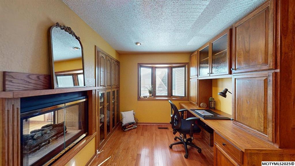 Clear Lake, Iowa, 50428, United States, 3 Bedrooms Bedrooms, ,2 BathroomsBathrooms,Residential,For Sale,1975184
