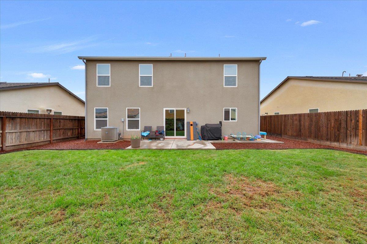 Fresno, California, 93722, United States, 5 Bedrooms Bedrooms, ,3 BathroomsBathrooms,Residential,For Sale,1982186