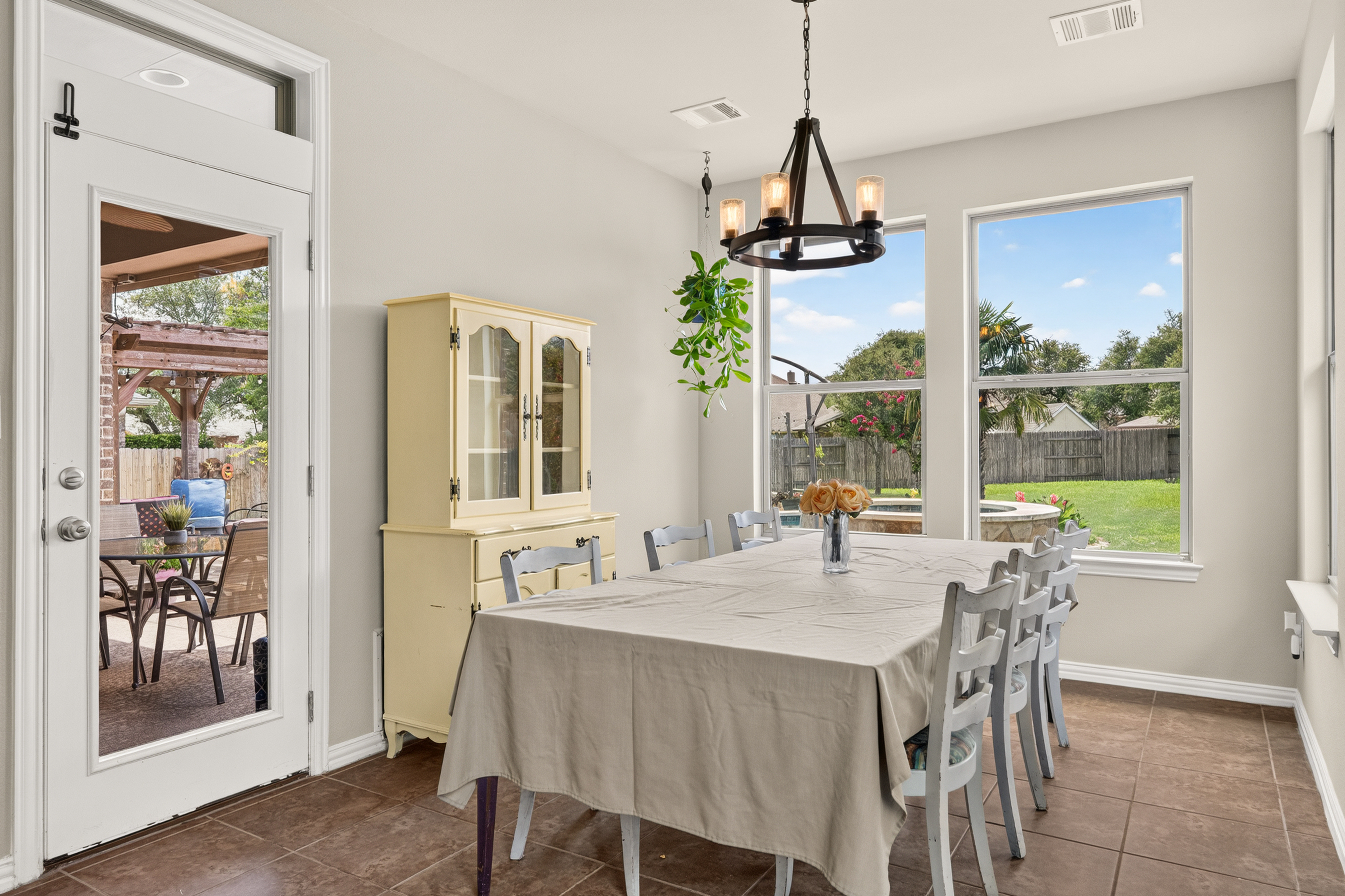  Masterfully Crafted Home in Belterra with Backyard Oasis - 物件實景