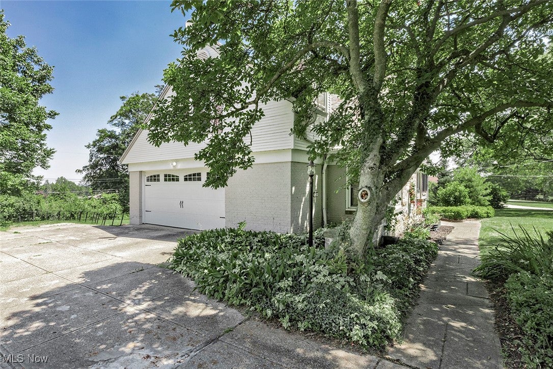 Brecksville, Ohio, 44141, United States, 5 Bedrooms Bedrooms, ,5 BathroomsBathrooms,Residential,For Sale,1979228