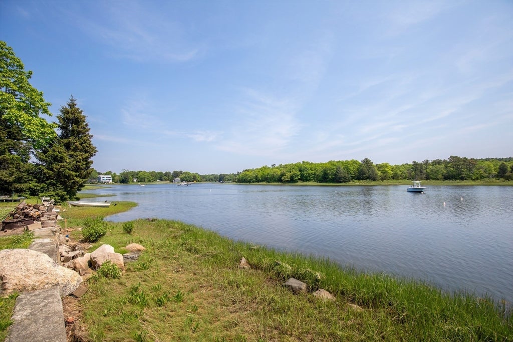 Marion, Massachusetts, 02738, United States, 4 Bedrooms Bedrooms, ,2 BathroomsBathrooms,Residential,For Sale,1851346