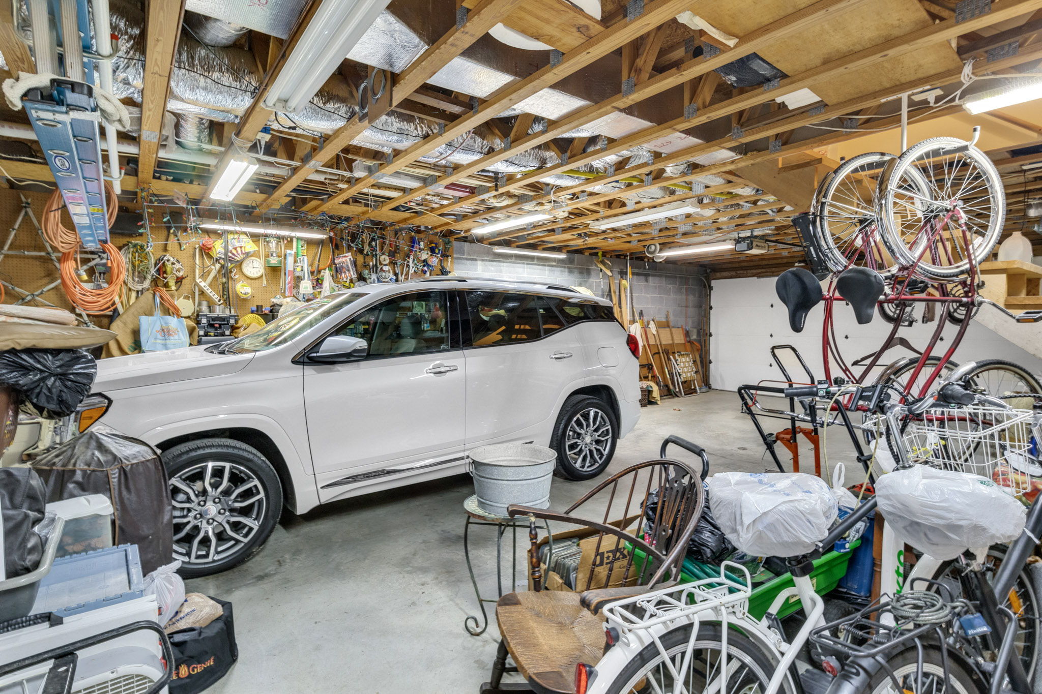 Sevierville, Tennessee, 37862, United States, 2 Bedrooms Bedrooms, ,3 BathroomsBathrooms,Residential,For Sale,1977968