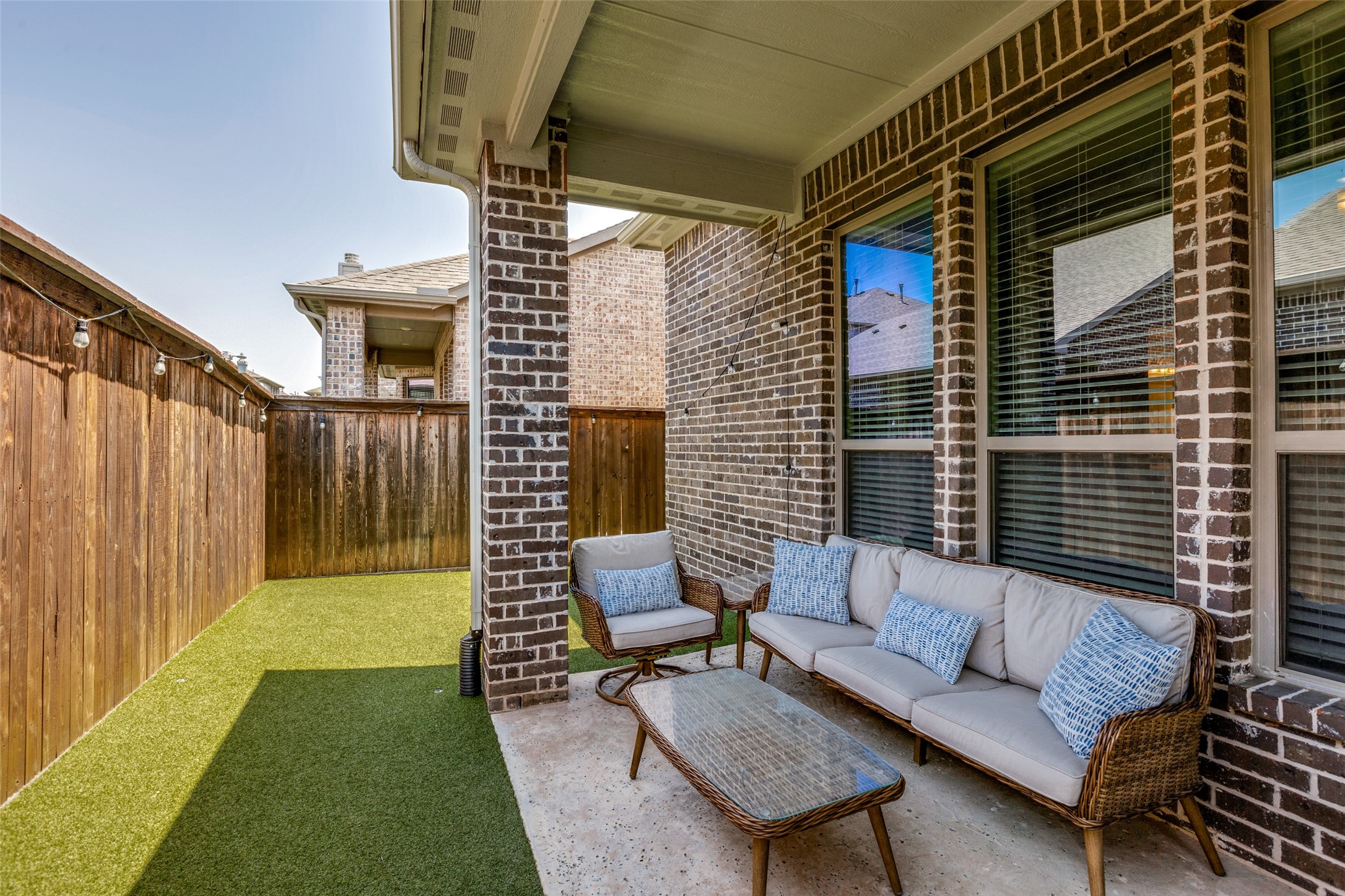 Carrollton, Texas, 75010, United States, 3 Bedrooms Bedrooms, ,3 BathroomsBathrooms,Residential,For Sale,1907540