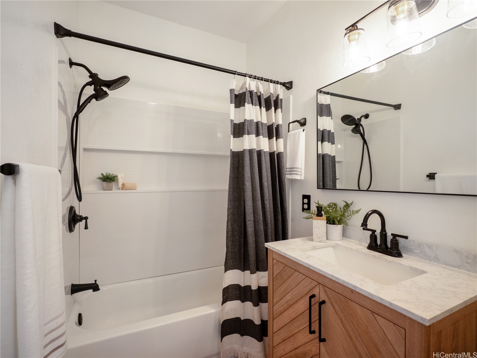 Ewa Beach, Hawaii, 96706, United States, 2 Bedrooms Bedrooms, ,2 BathroomsBathrooms,Residential,For Sale,1949942