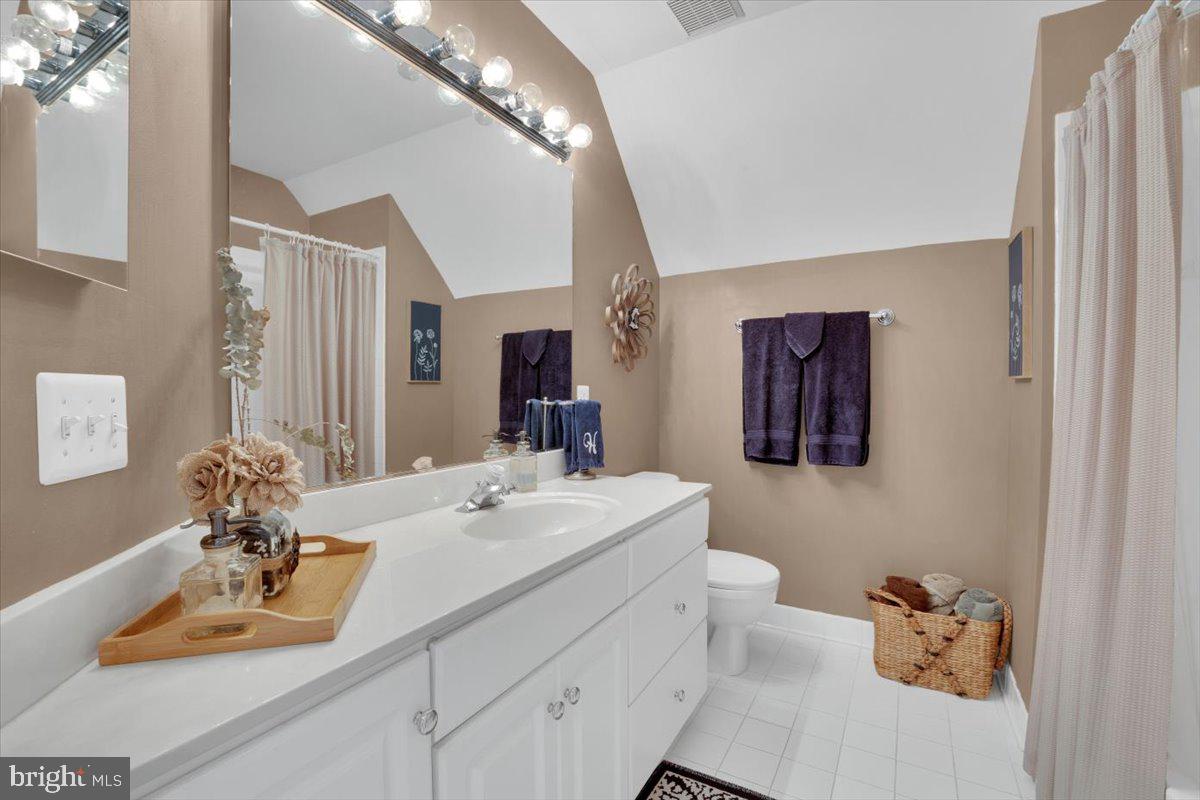 Hamilton, Virginia, 20158, United States, 4 Bedrooms Bedrooms, ,5 BathroomsBathrooms,Residential,For Sale,1987096