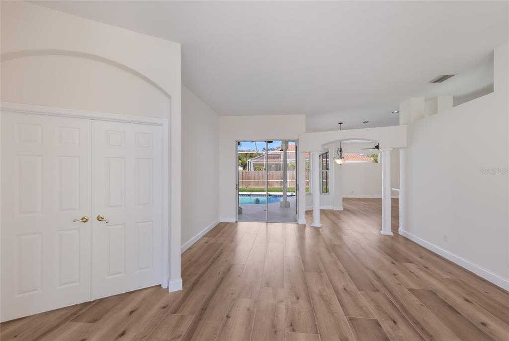 Sarasota, Florida, 34243, United States, 3 Bedrooms Bedrooms, ,2 BathroomsBathrooms,Residential,For Sale,1989326