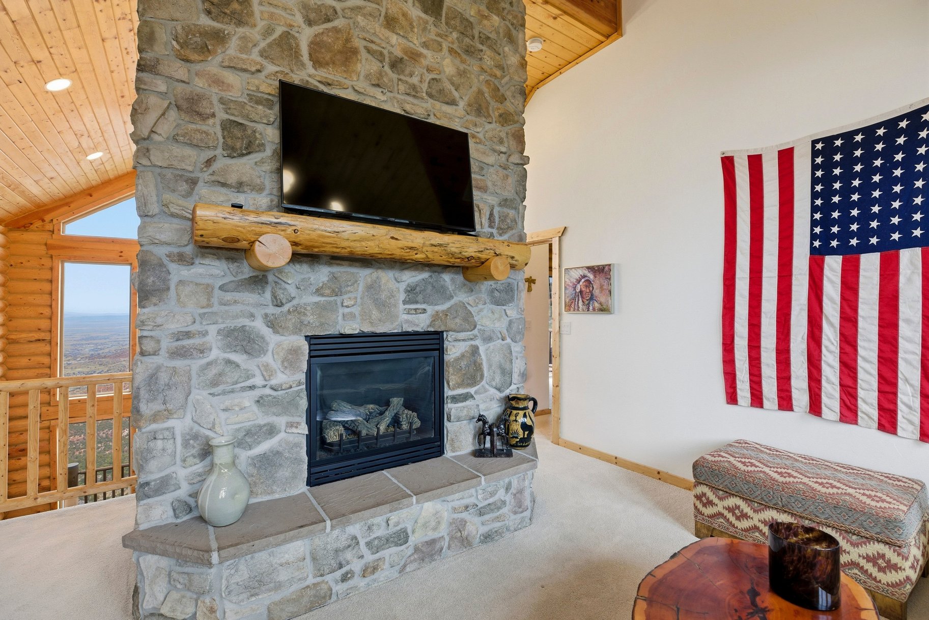  Renovated Log Cabin in Cedar Highlands with Wraparound Deck & Mountain Views - 物件實景