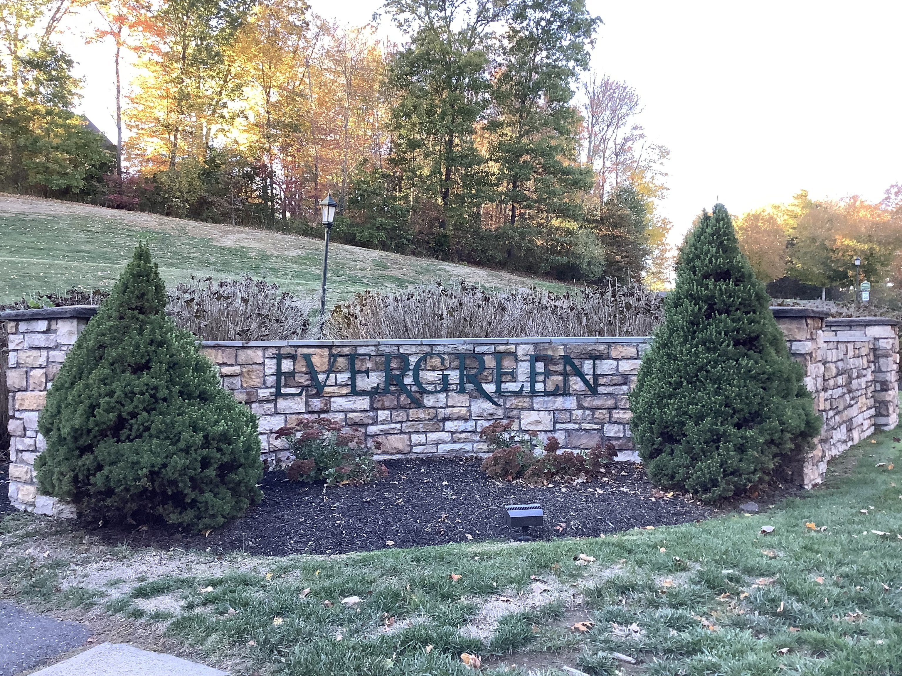 Cromwell, Connecticut, 06416, United States, 2 Bedrooms Bedrooms, ,2 BathroomsBathrooms,Residential,For Sale,1987108