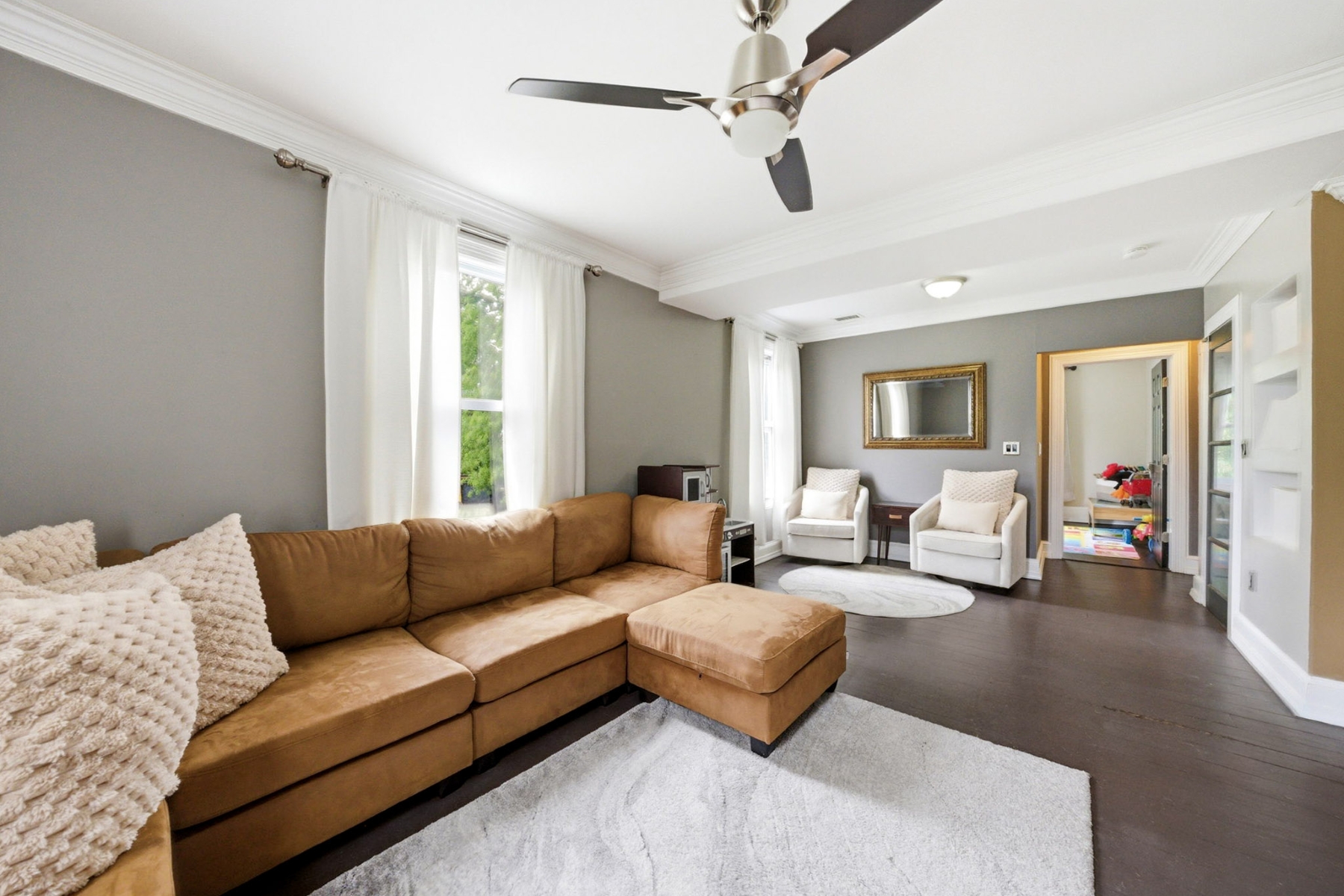  Fully Renovated Two Family Property - 物件實景