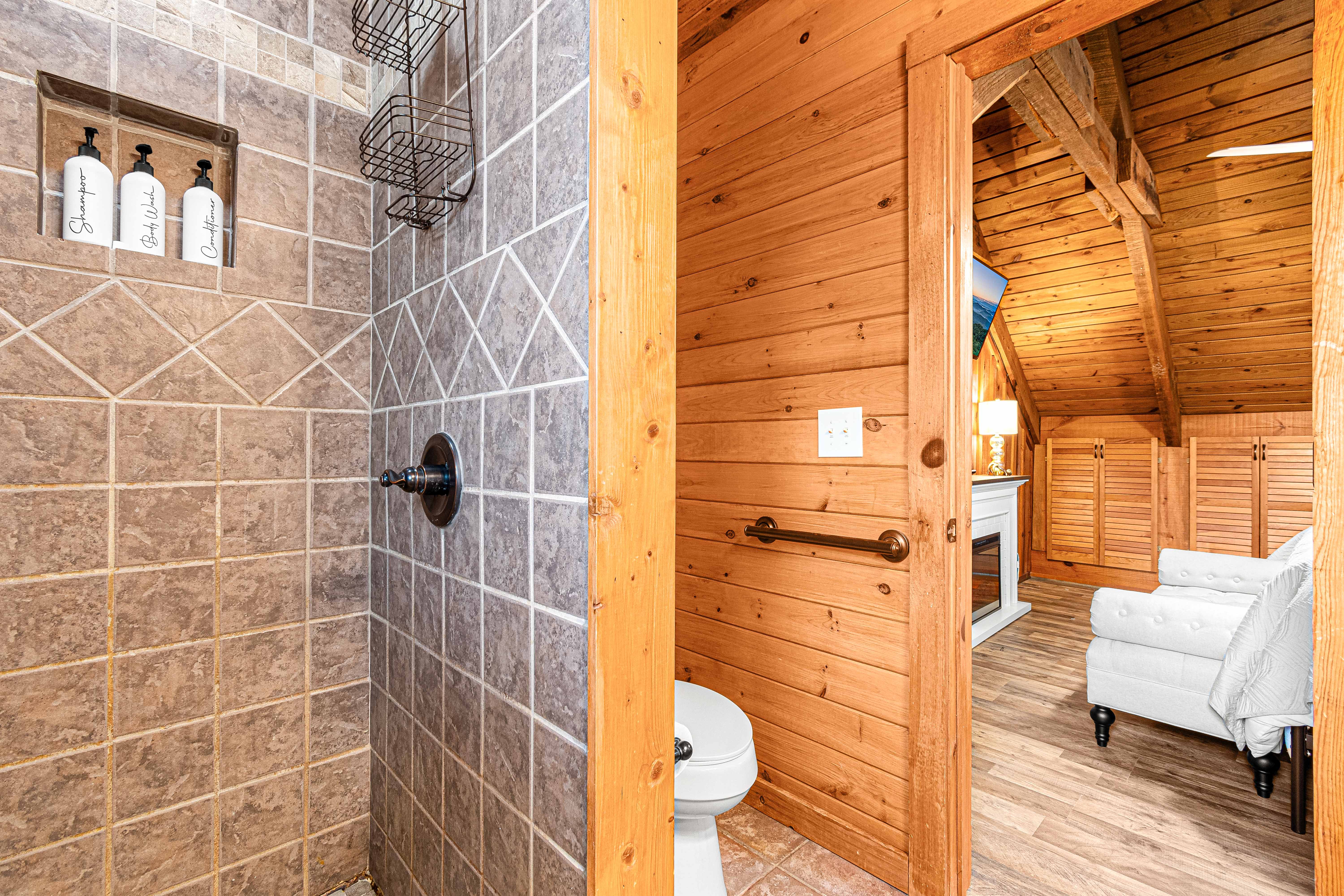 Gatlinburg, Tennessee, 37738, United States, 3 Bedrooms Bedrooms, ,4 BathroomsBathrooms,Residential,For Sale,1977450