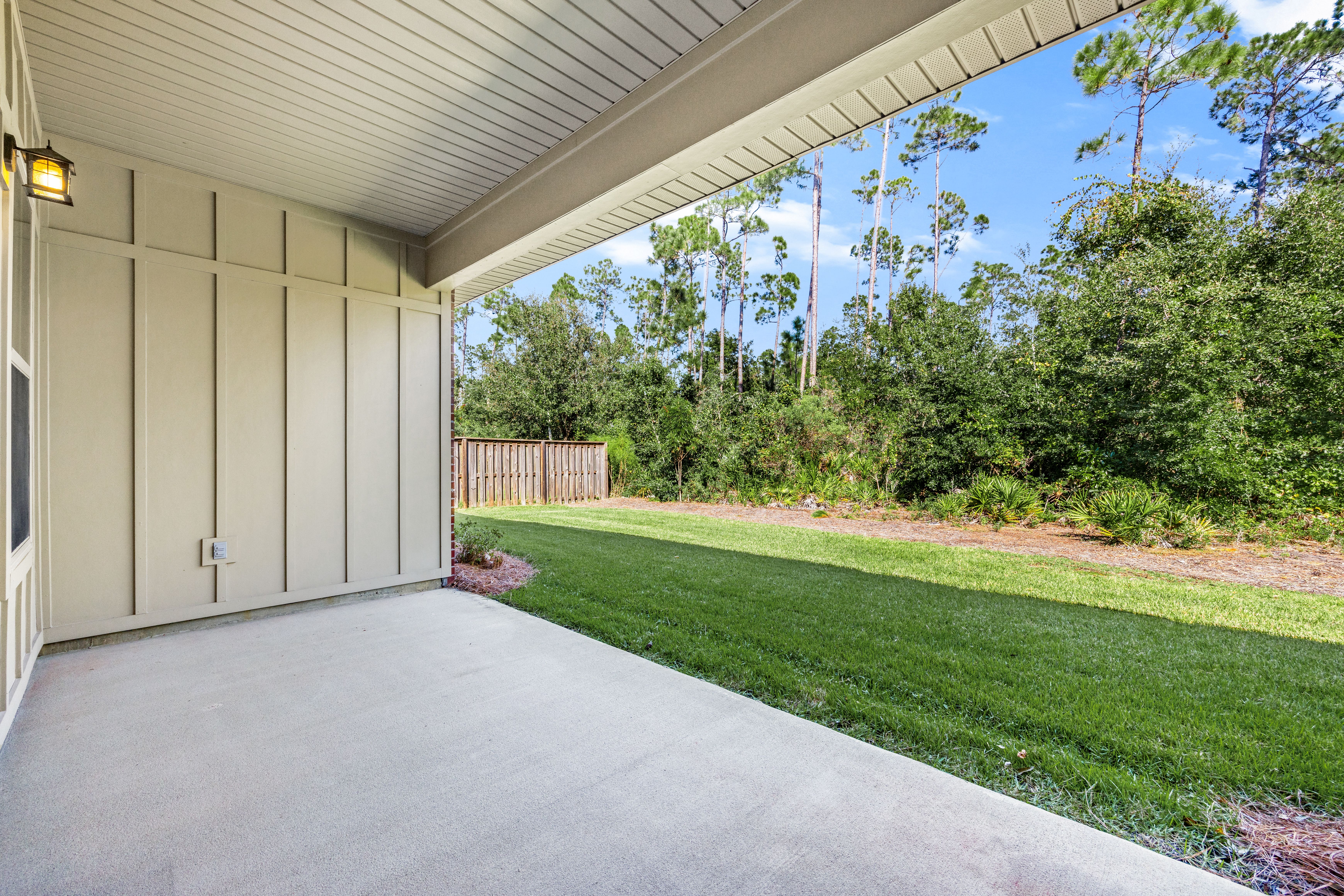  Spacious Custom Home With Energy-Efficient Design Near Schools And Everyday Serv - 物件實景