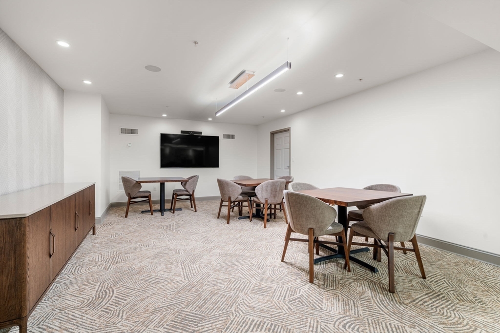 Brookline, Massachusetts, 02446, United States, 3 Bedrooms Bedrooms, ,3 BathroomsBathrooms,Residential,For Sale,1991911