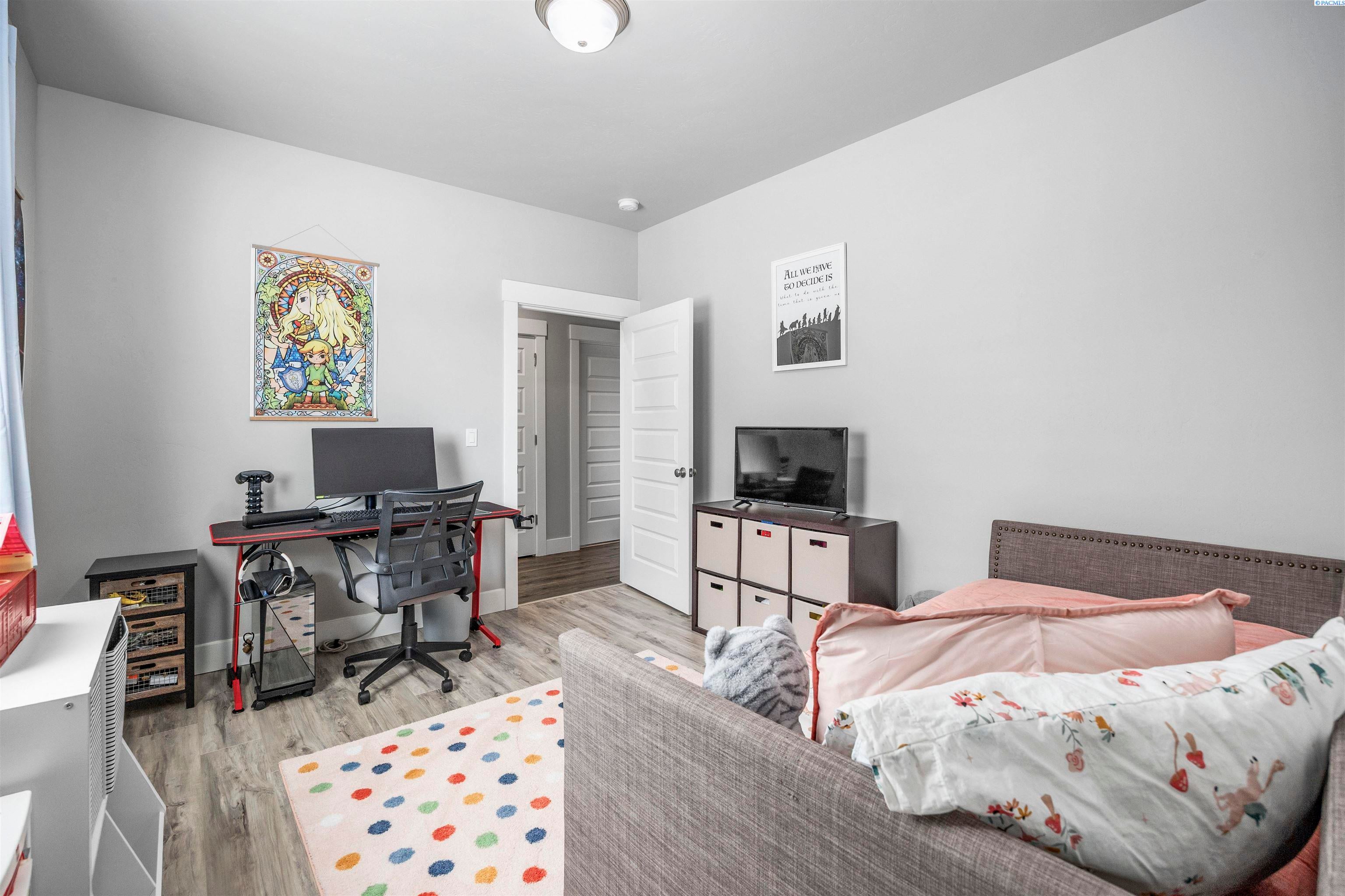 Kennewick, Washington, 99338, United States, 4 Bedrooms Bedrooms, ,3 BathroomsBathrooms,Residential,For Sale,1977201