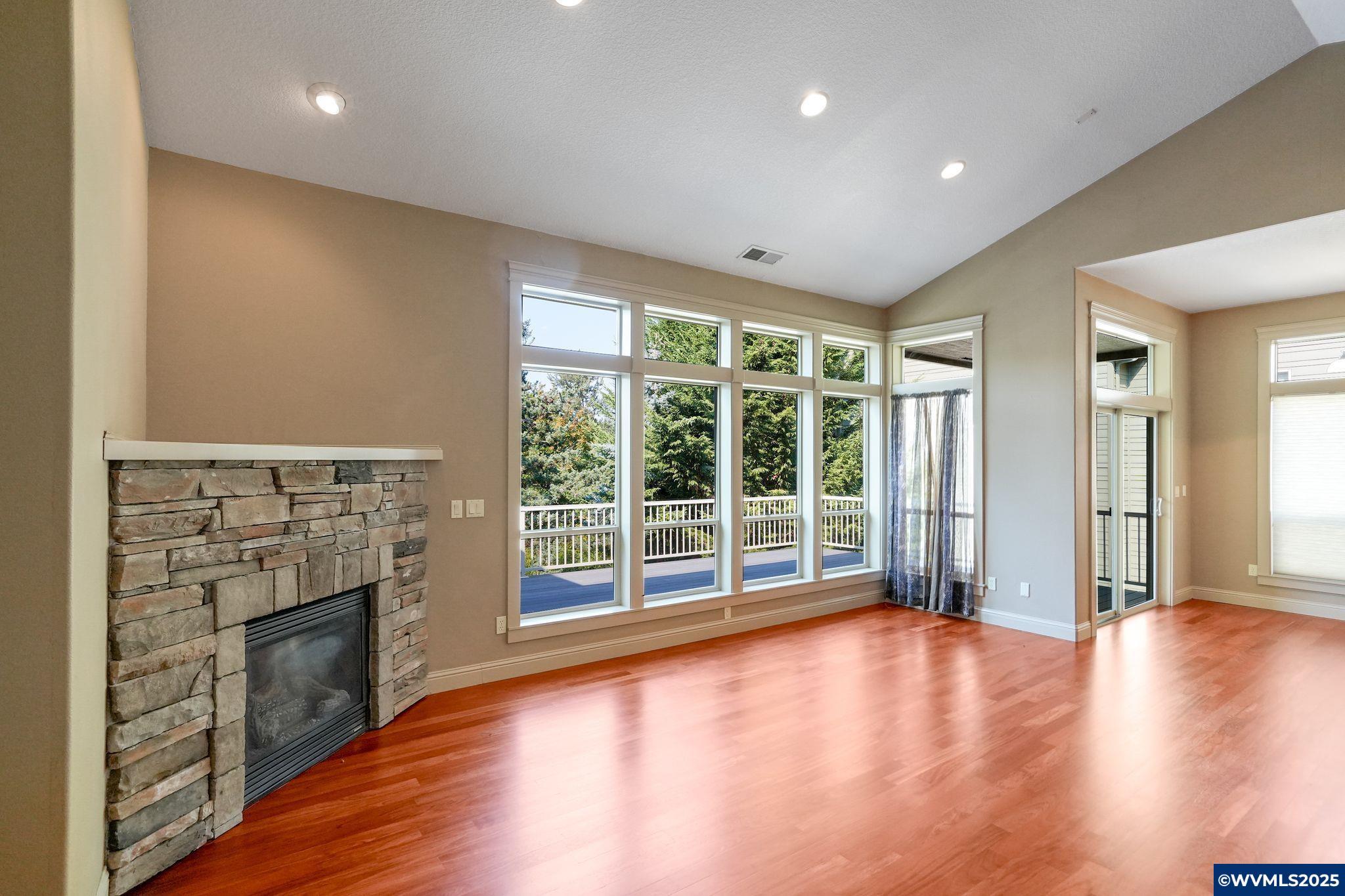 Salem, Oregon, 97306, United States, 4 Bedrooms Bedrooms, ,3 BathroomsBathrooms,Residential,For Sale,1906956