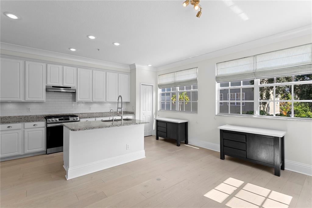 Tampa, Florida, 33602, United States, 3 Bedrooms Bedrooms, ,3 BathroomsBathrooms,Residential,For Sale,1902544