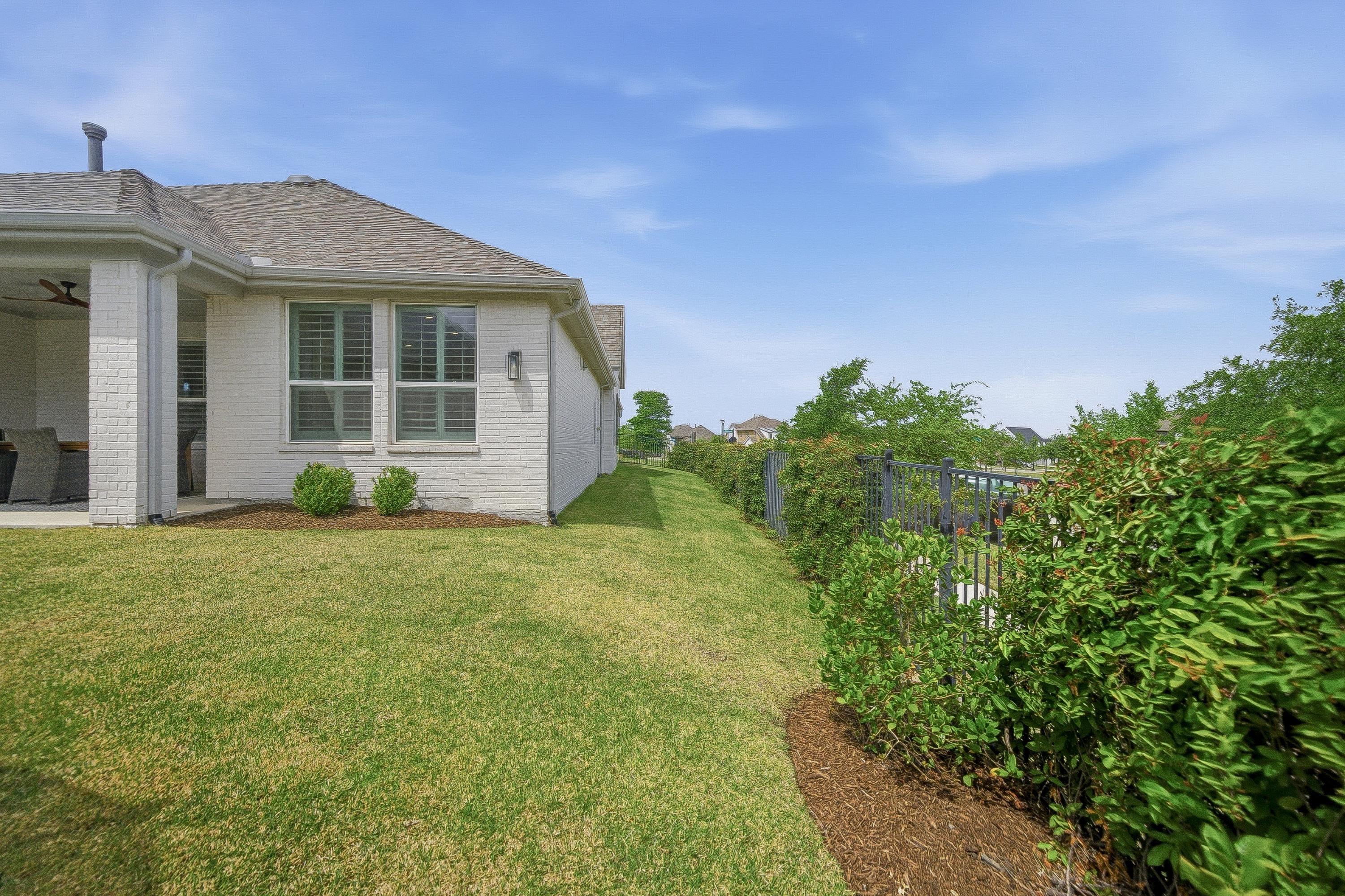  Skip the New Build. Established Walsh Phase 1 with a Backyard Putting Green - 物件實景