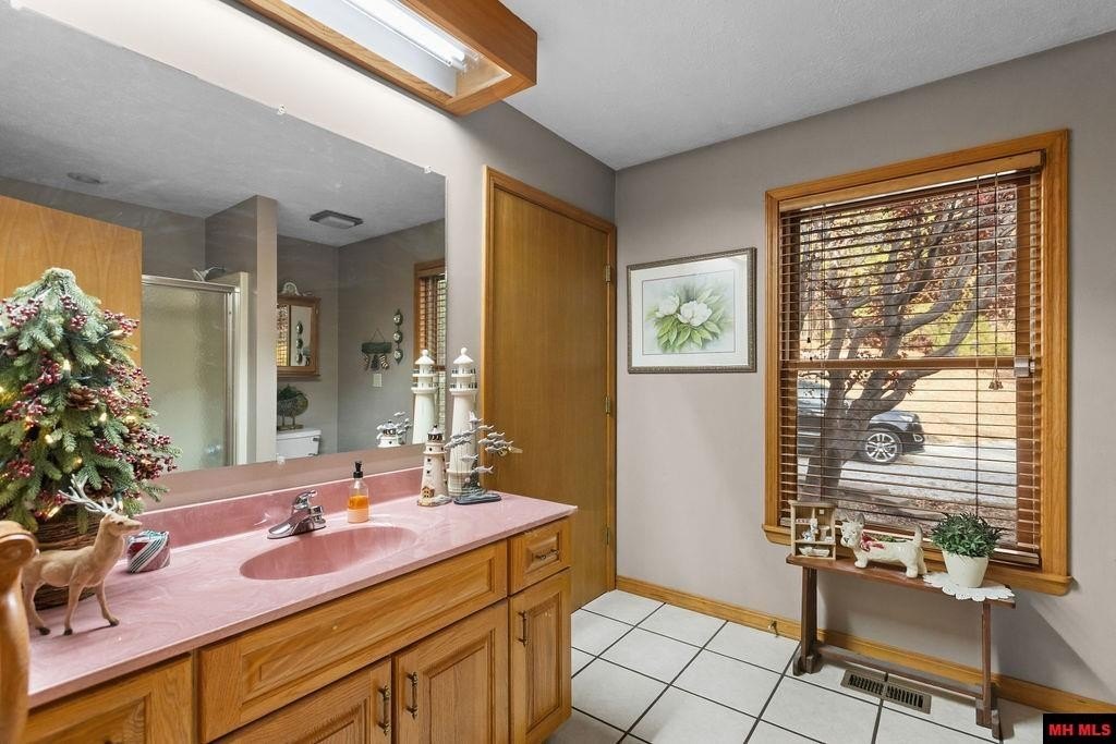 Jordan, Arkansas, 72519, United States, 4 Bedrooms Bedrooms, ,4 BathroomsBathrooms,Residential,For Sale,2005466