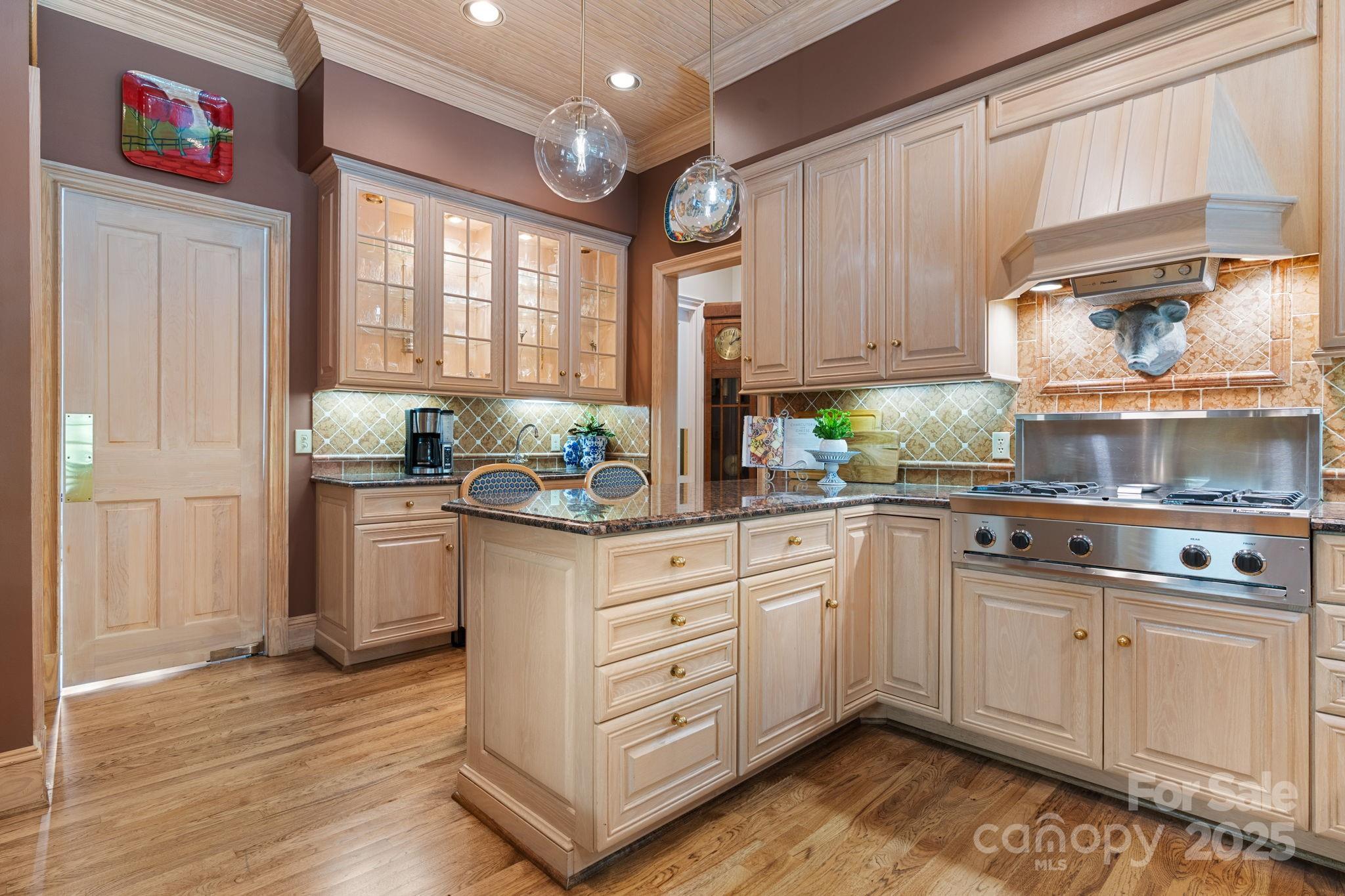 Hickory, North Carolina, 28601, United States, 4 Bedrooms Bedrooms, ,5 BathroomsBathrooms,Residential,For Sale,1942253