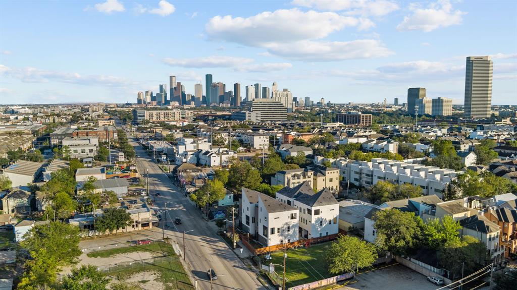 Houston, Texas, 77007, United States, 3 Bedrooms Bedrooms, ,4 BathroomsBathrooms,Residential,For Sale,1723589