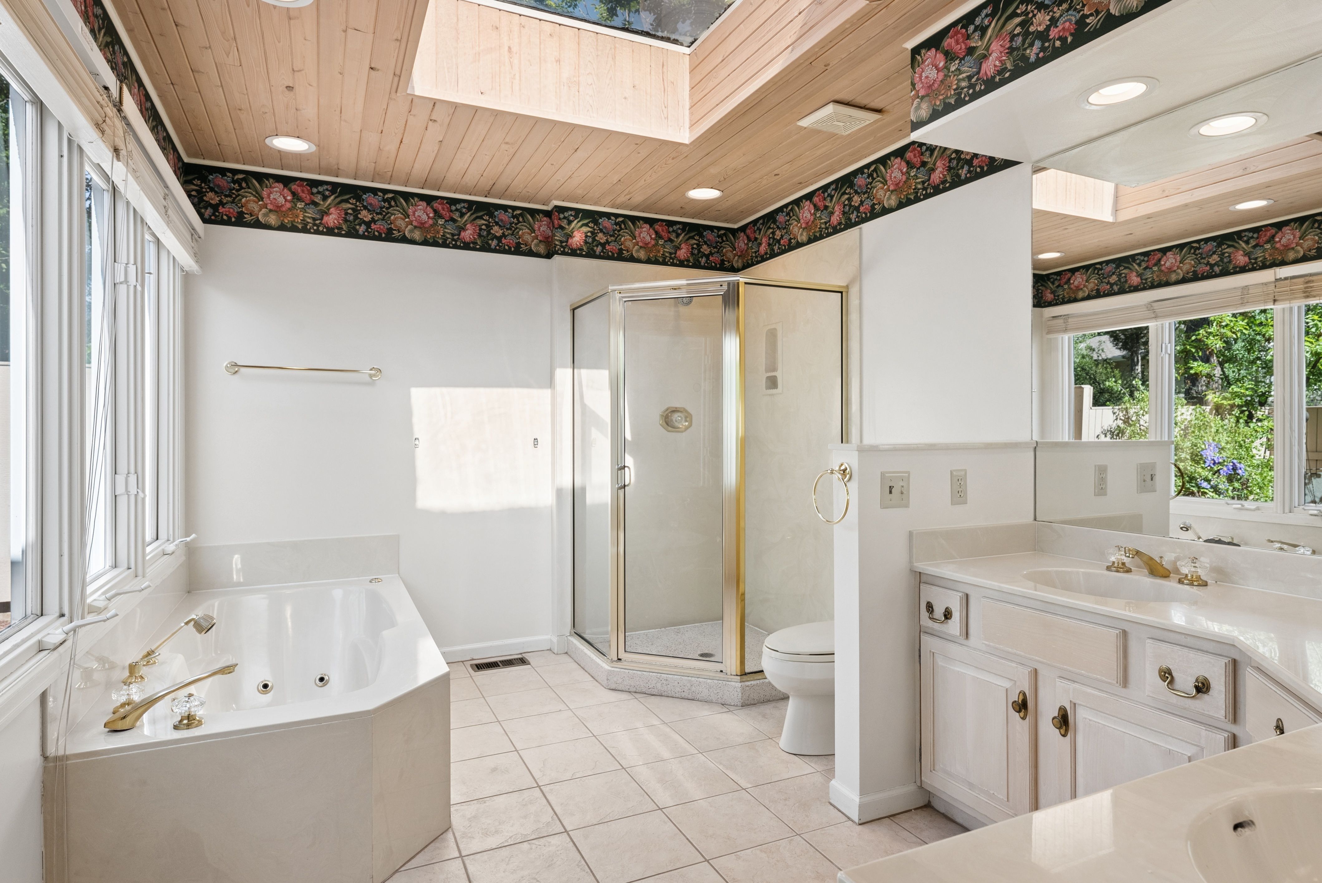  One-Level Broadmoor Living - 物件實景