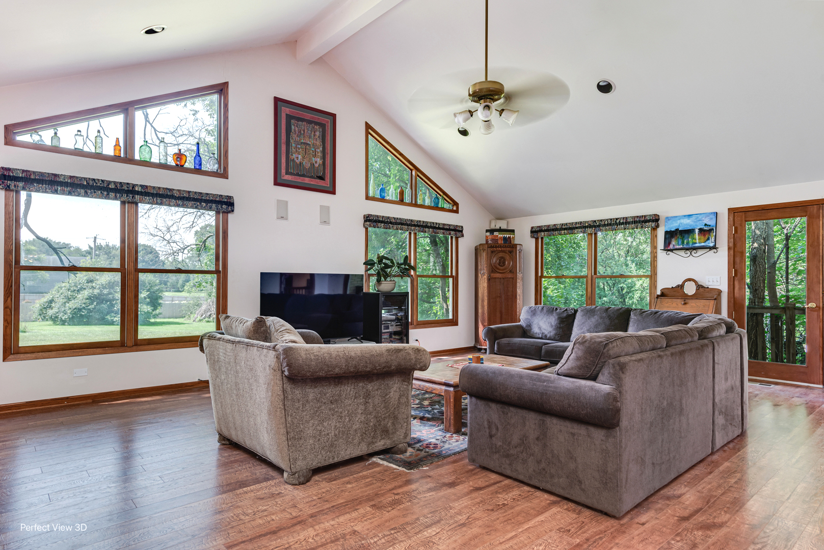 Libertyville, Illinois, 60048, United States, 3 Bedrooms Bedrooms, ,2 BathroomsBathrooms,Residential,For Sale,1899711