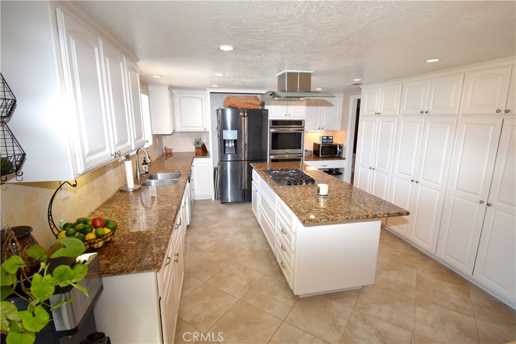 Apple Valley, California, 92308, United States, 5 Bedrooms Bedrooms, ,4 BathroomsBathrooms,Residential,For Sale,1941981