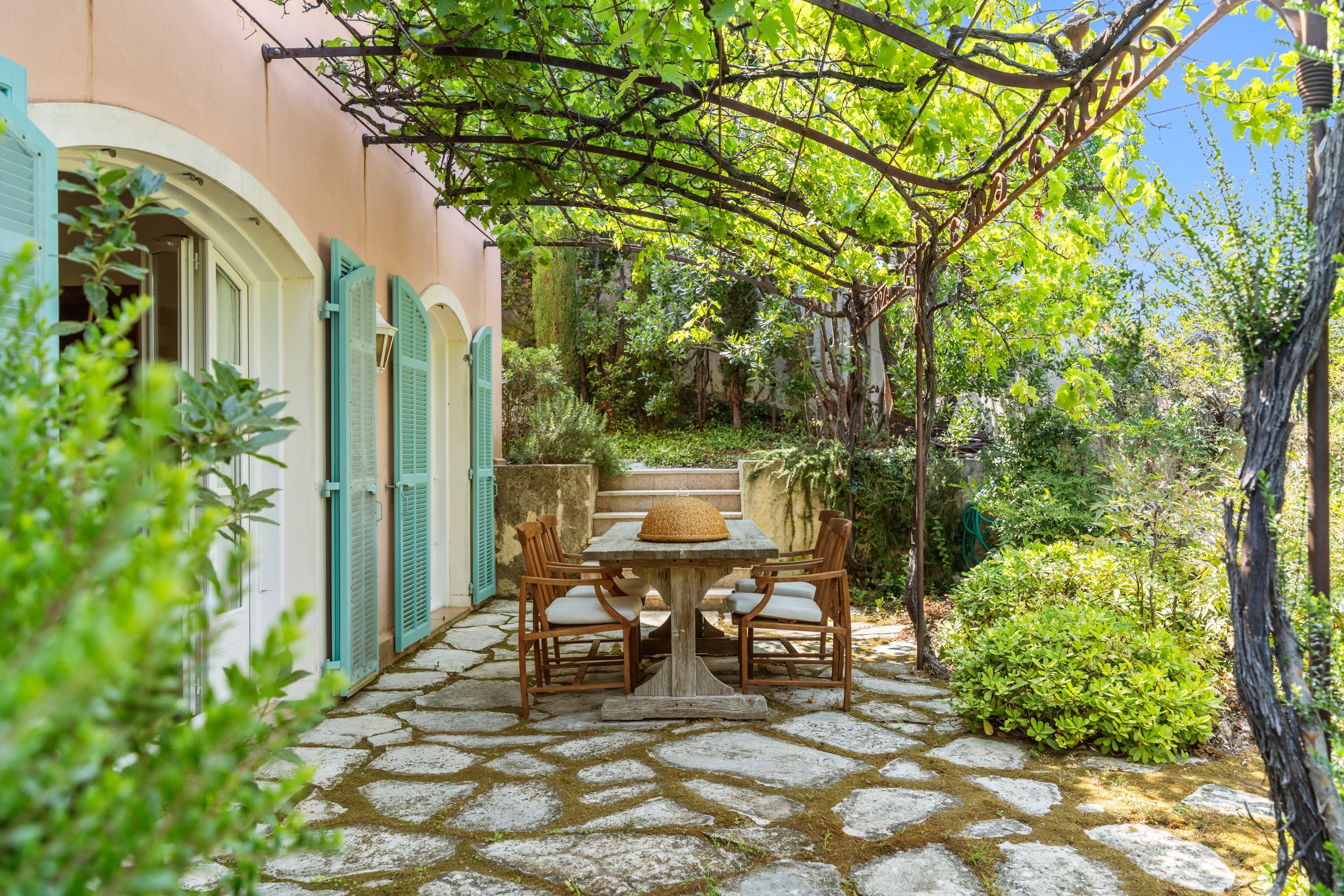  Luxury Provençal villa with panoramic sea views for sale in Menton, near Monaco - 物件實景