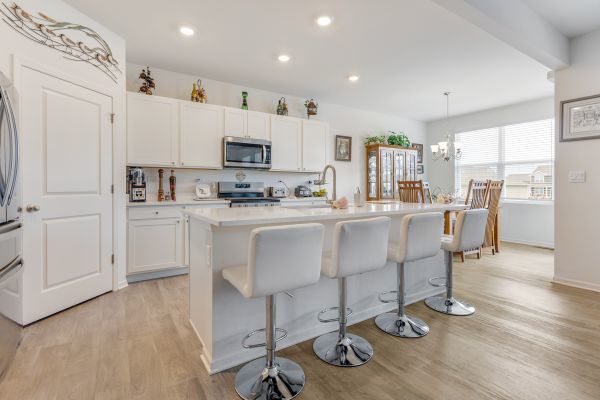 Huntley, Illinois, 60142, United States, 4 Bedrooms Bedrooms, ,2 BathroomsBathrooms,Residential,For Sale,1975565